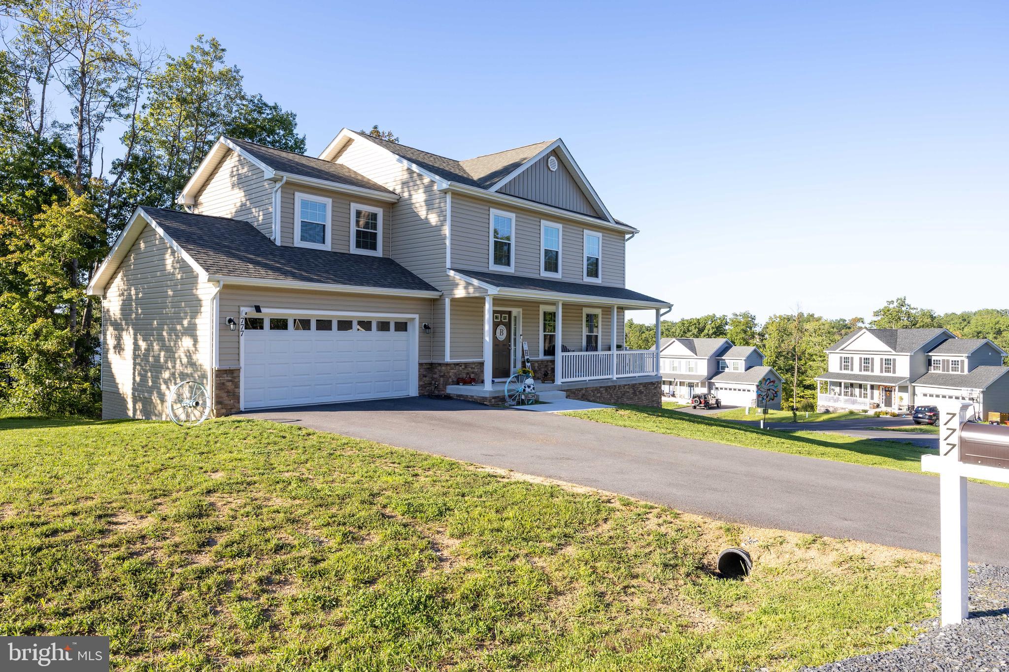 MIDDLE CREEK MANOR - Residential