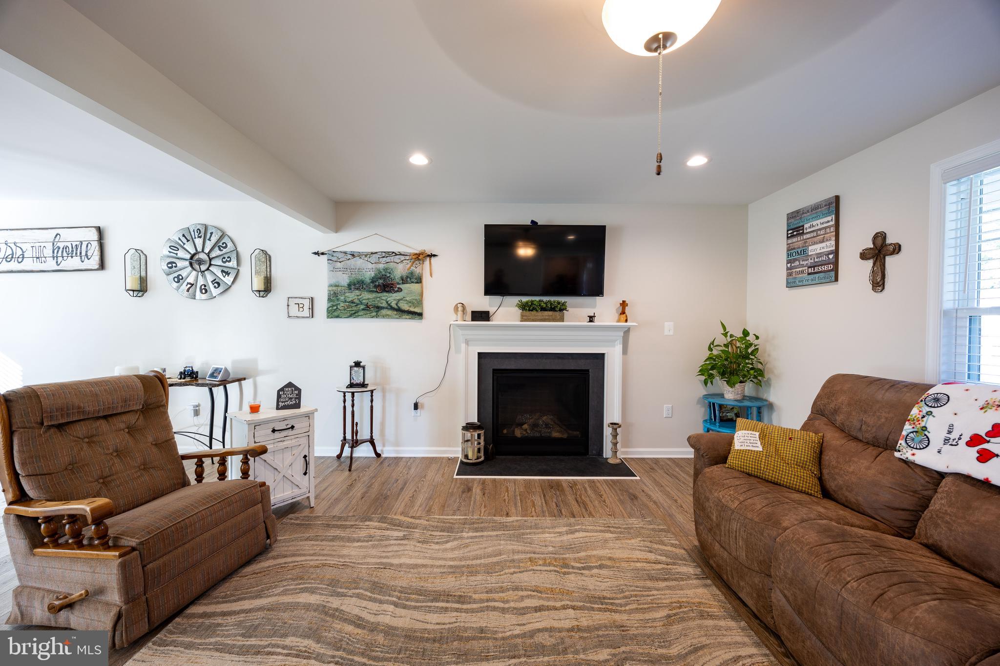 MIDDLE CREEK MANOR - Residential