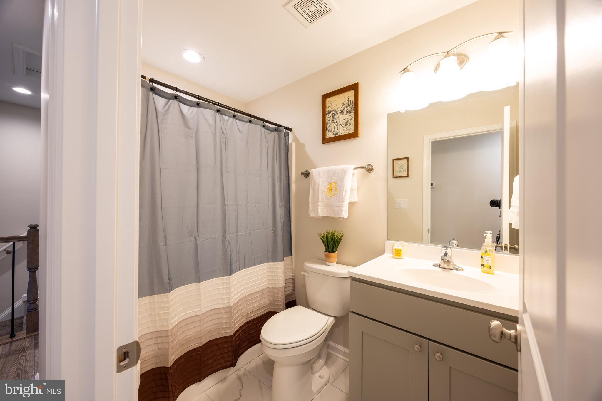 MIDDLE CREEK MANOR - Residential