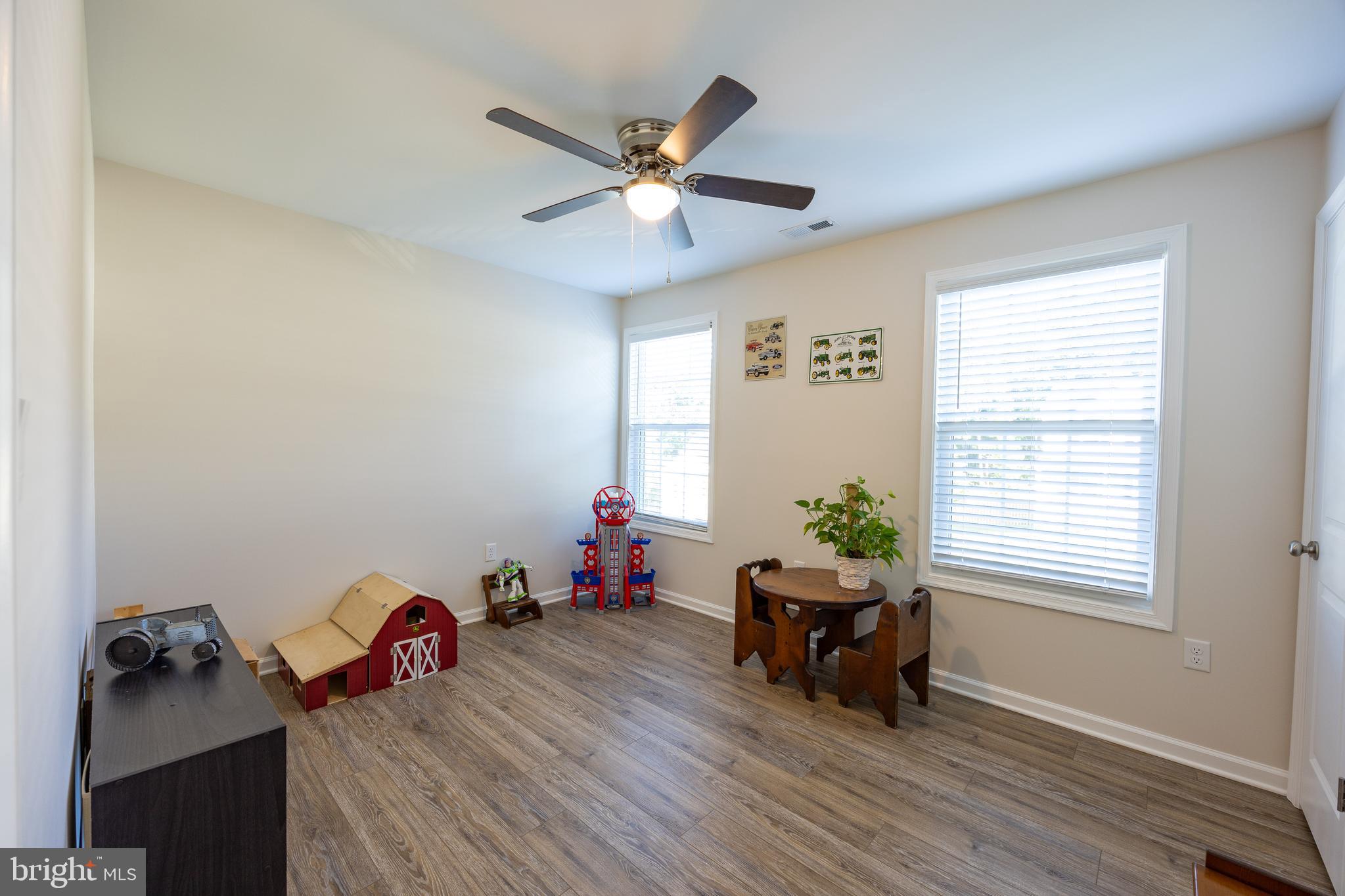 MIDDLE CREEK MANOR - Residential