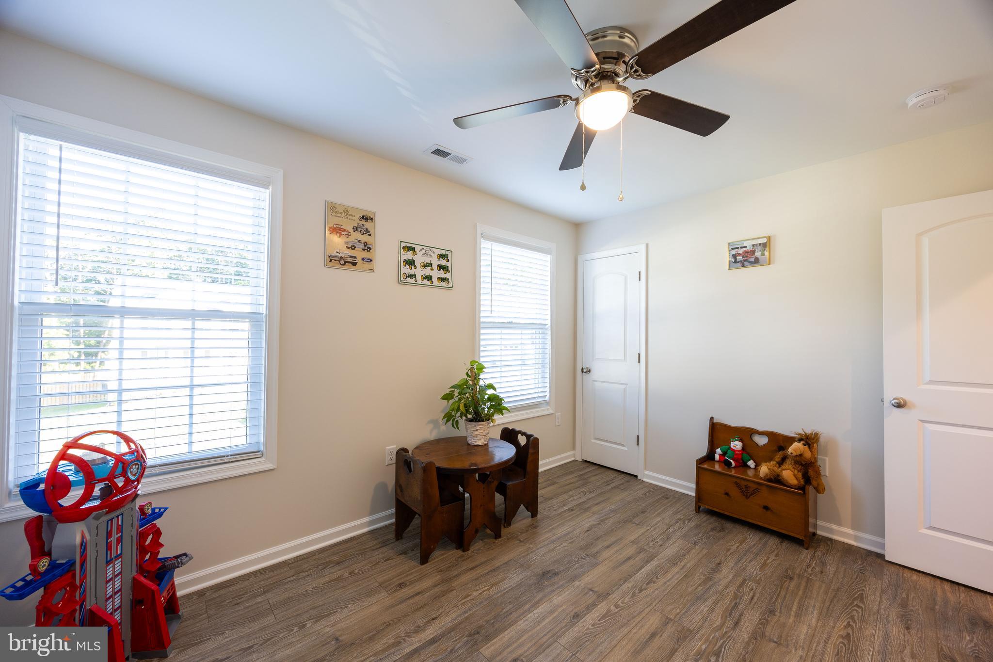 MIDDLE CREEK MANOR - Residential