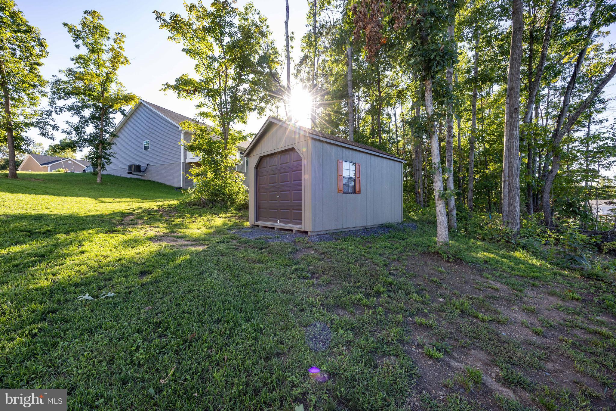 MIDDLE CREEK MANOR - Residential