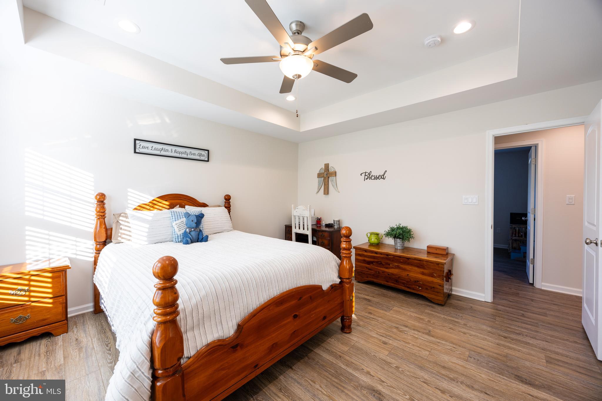 MIDDLE CREEK MANOR - Residential