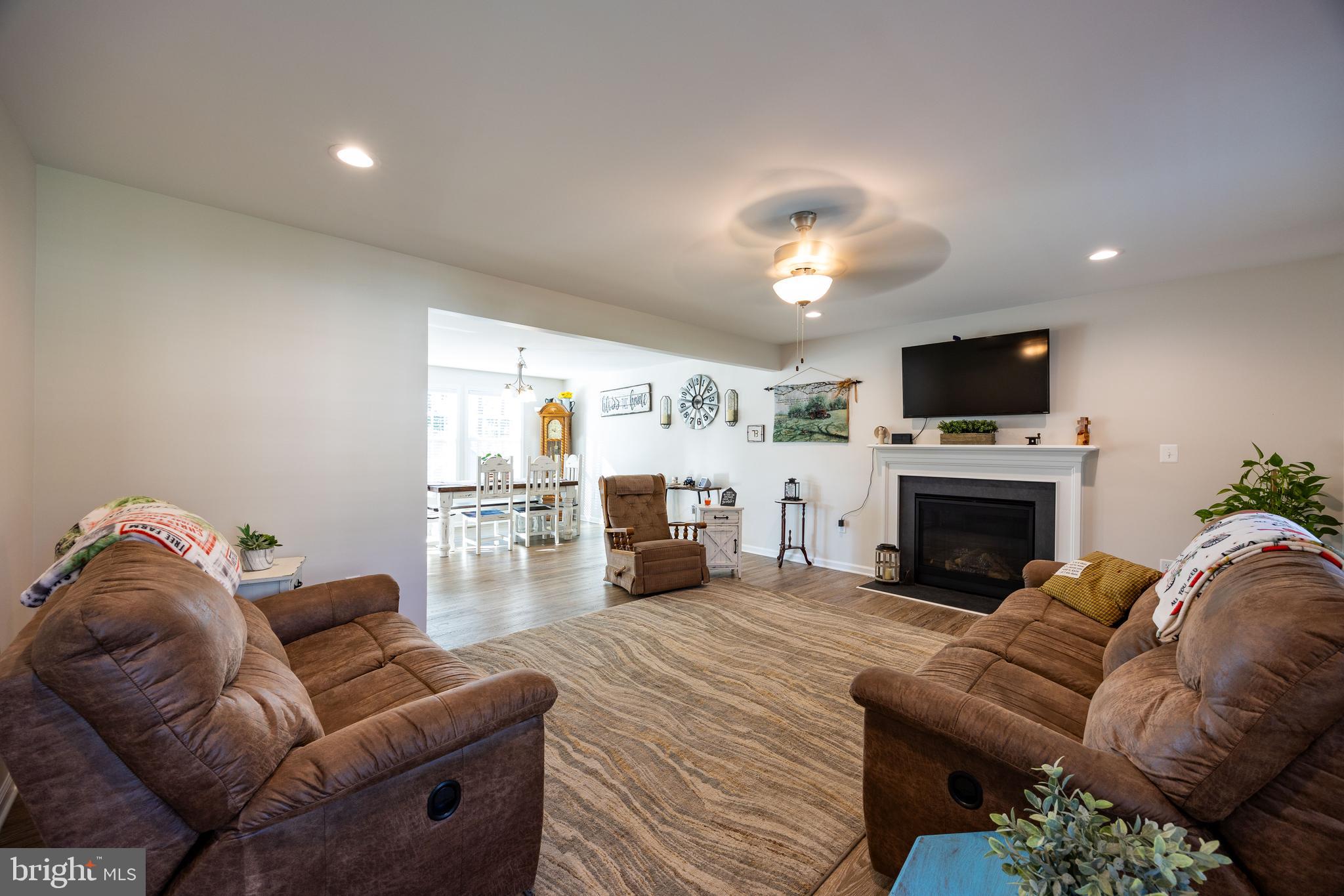 MIDDLE CREEK MANOR - Residential