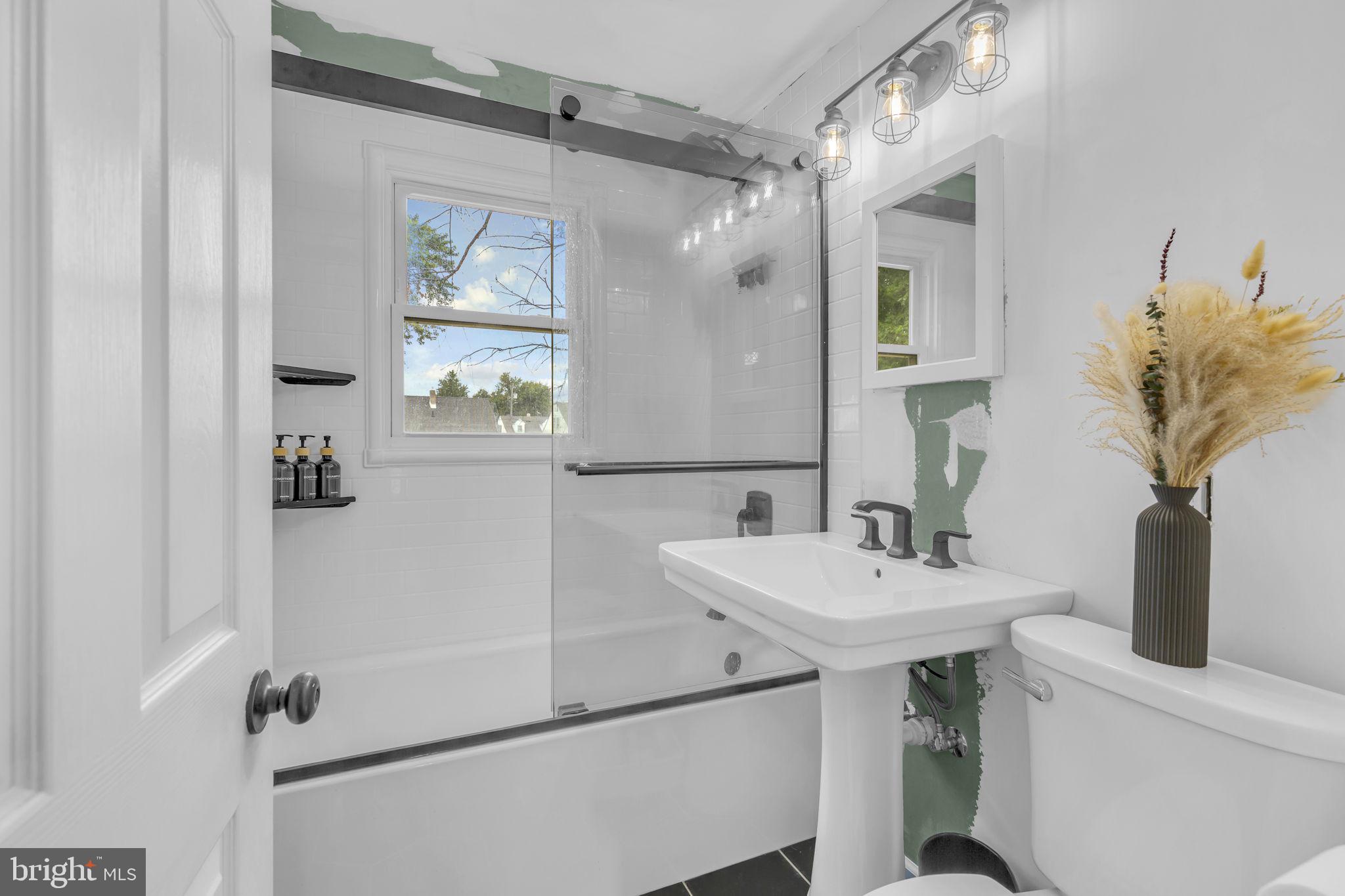 COLONIAL HOUSING - Residential