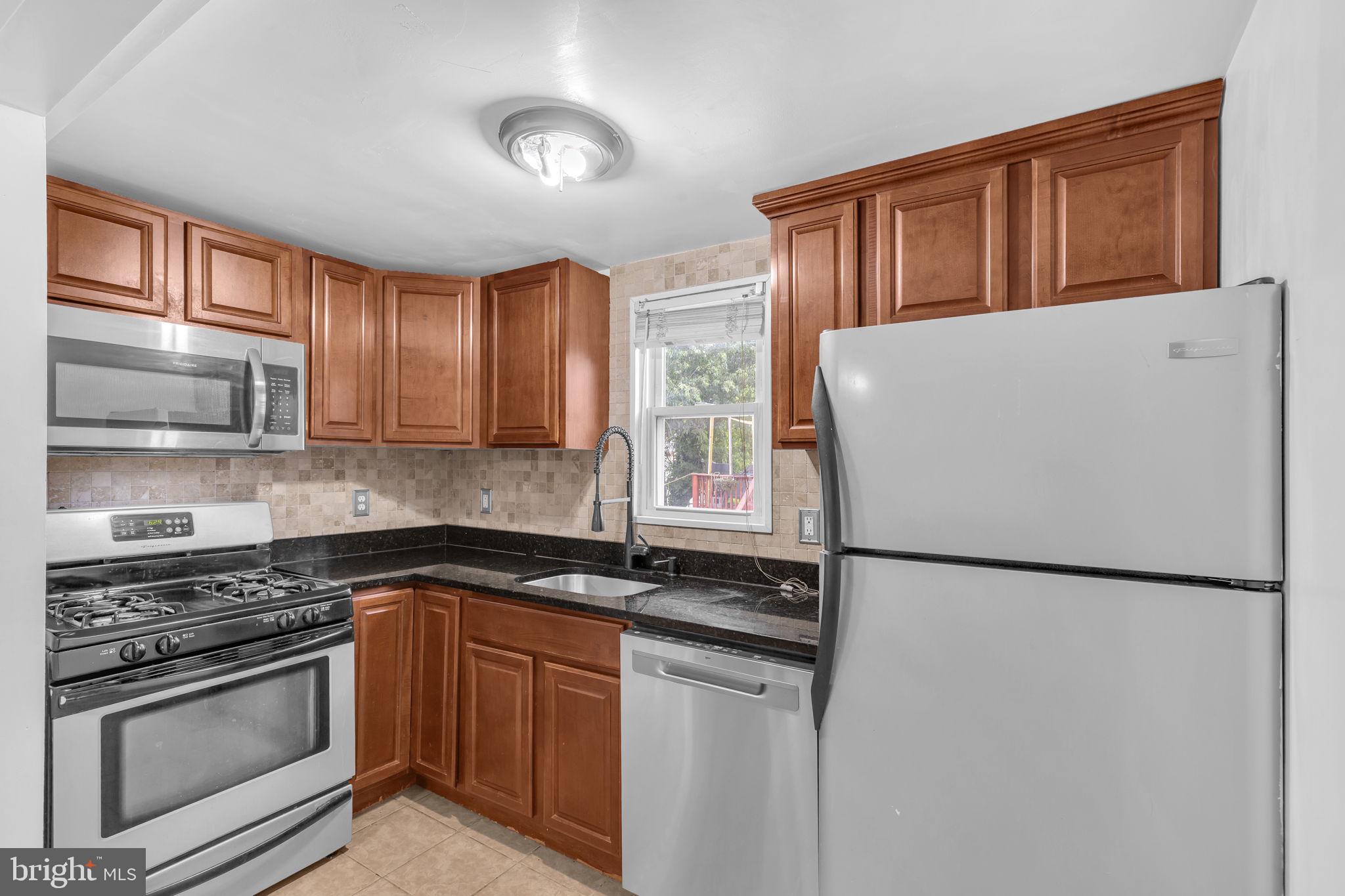 COLONIAL HOUSING - Residential