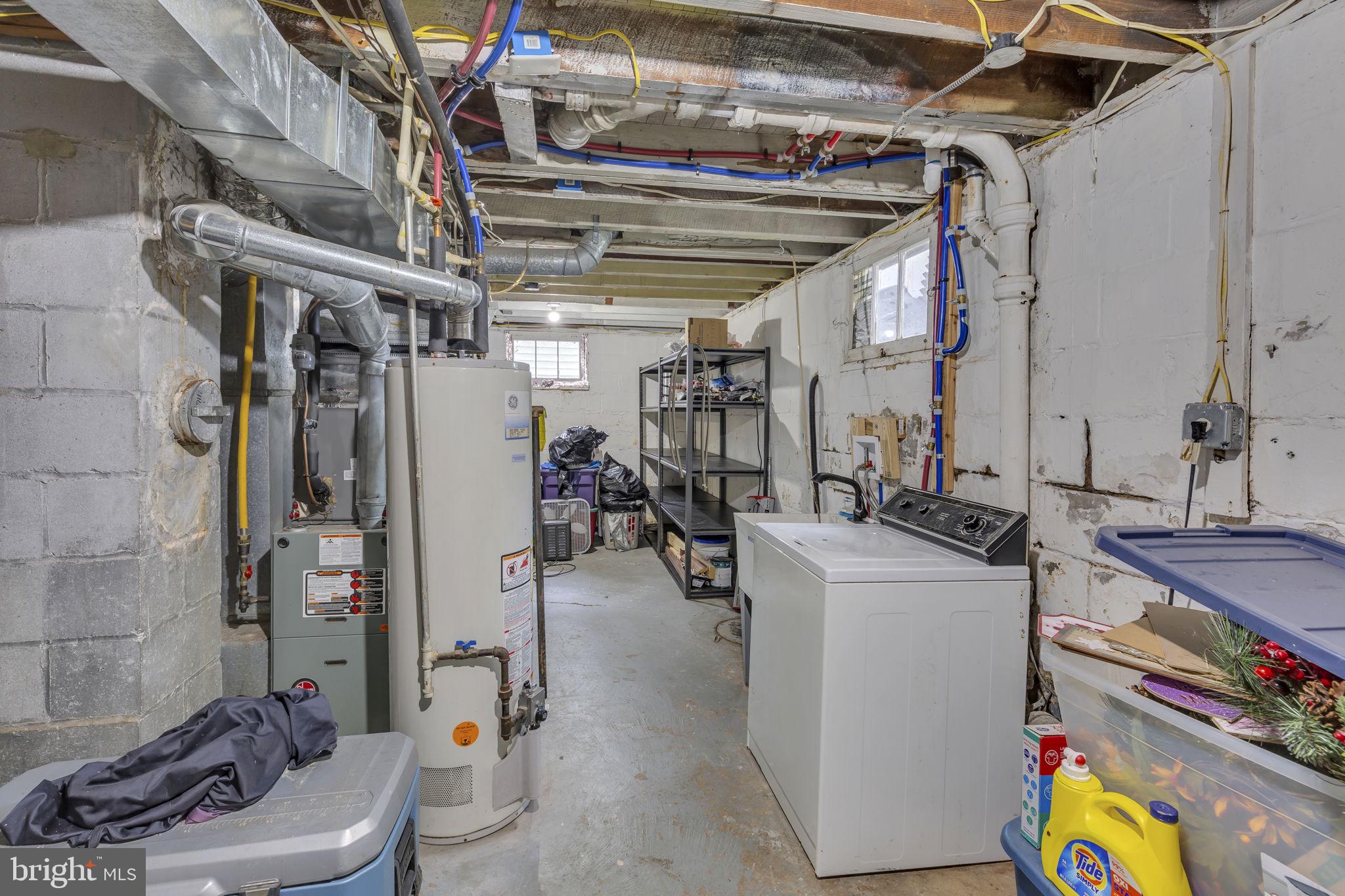 COLONIAL HOUSING - Residential