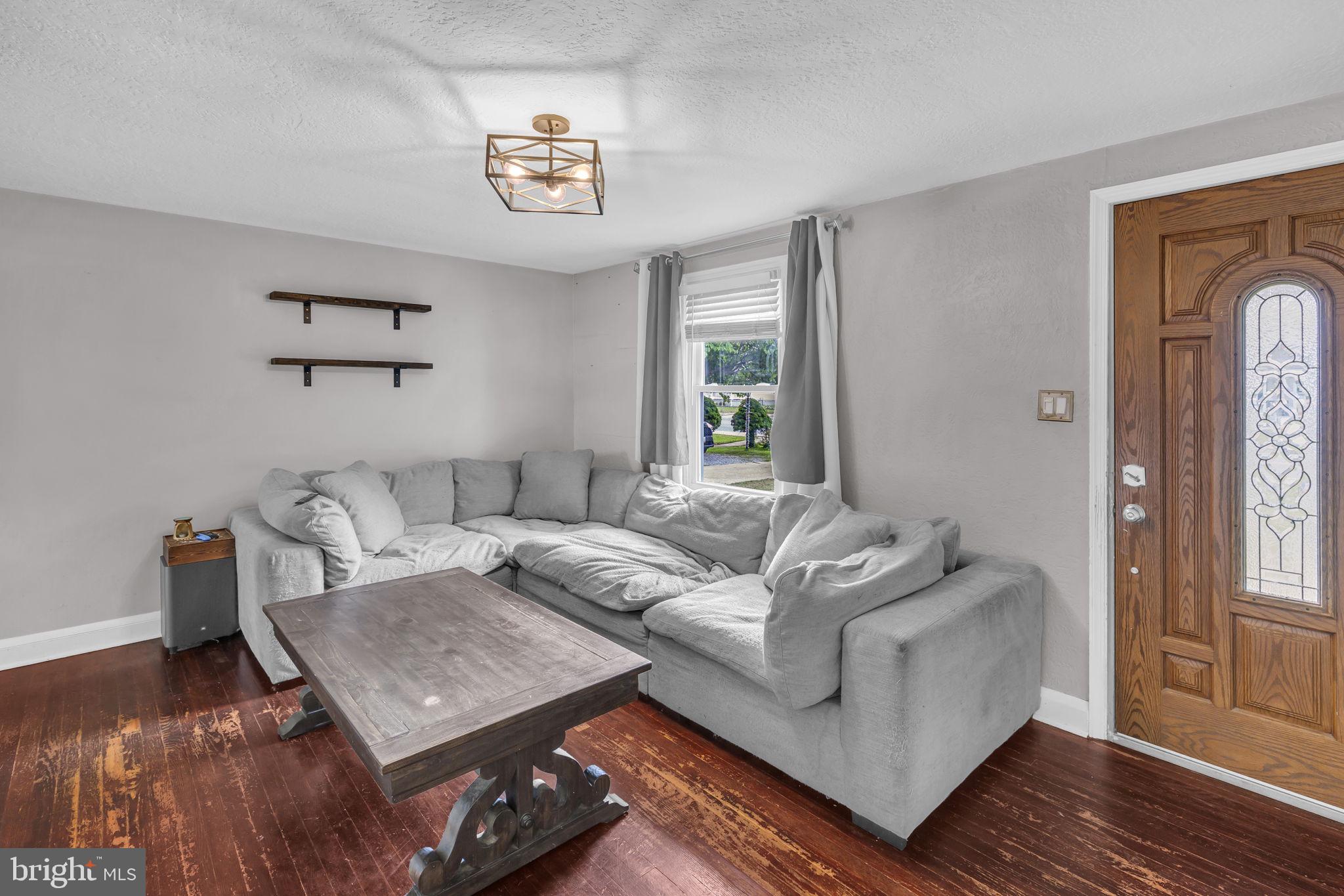 COLONIAL HOUSING - Residential