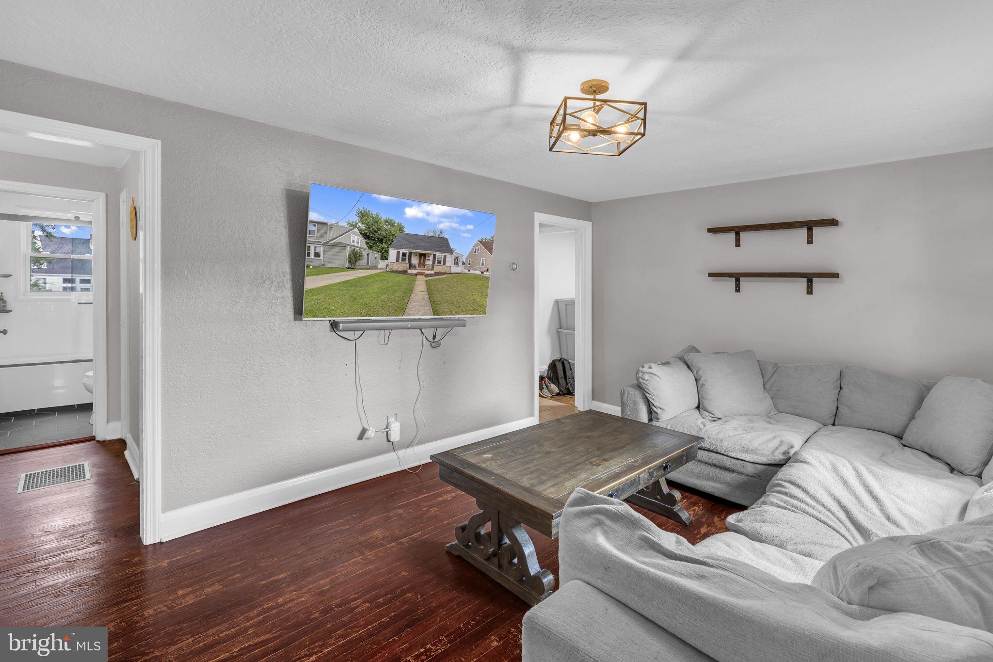 COLONIAL HOUSING - Residential