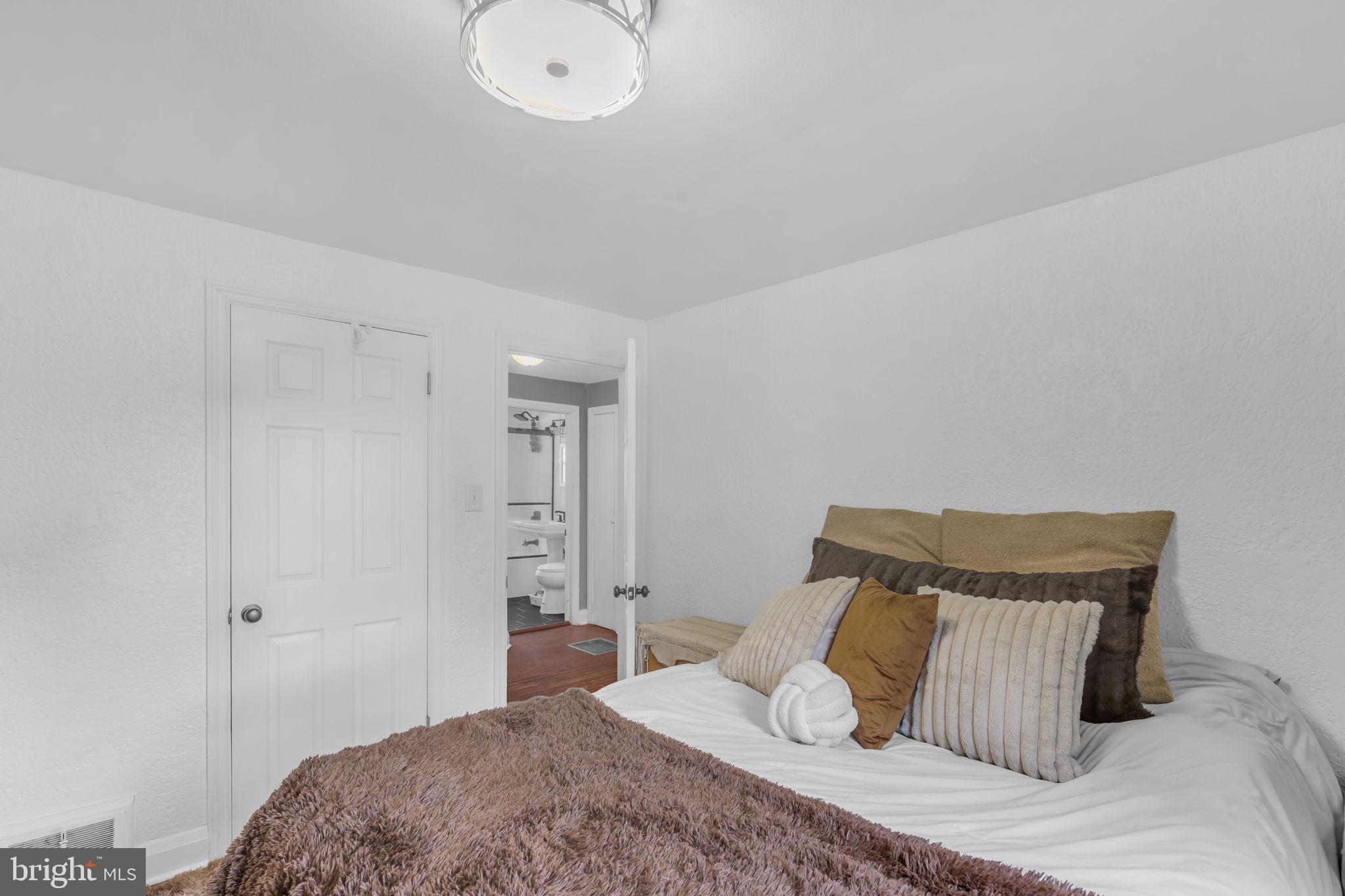 COLONIAL HOUSING - Residential