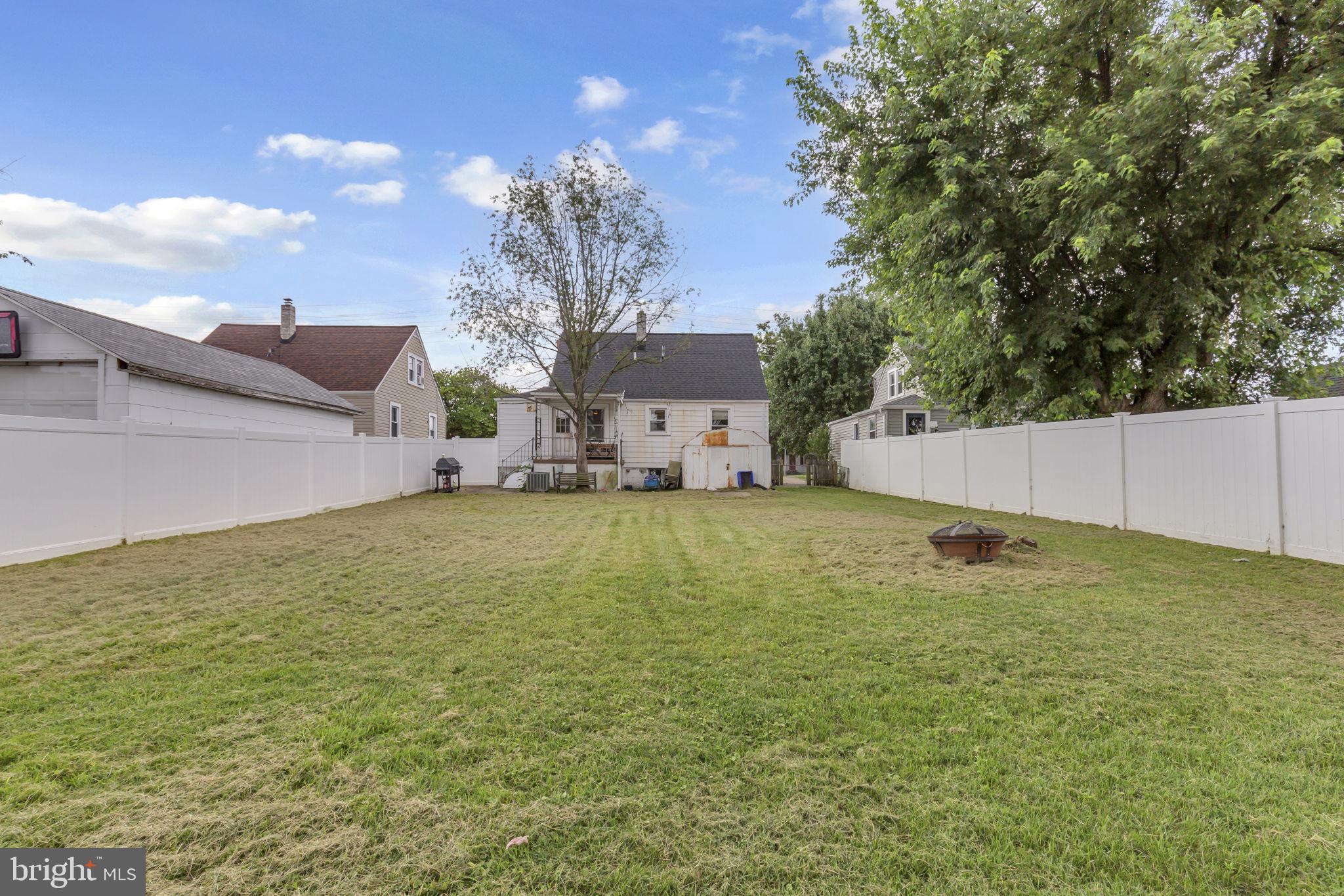 COLONIAL HOUSING - Residential