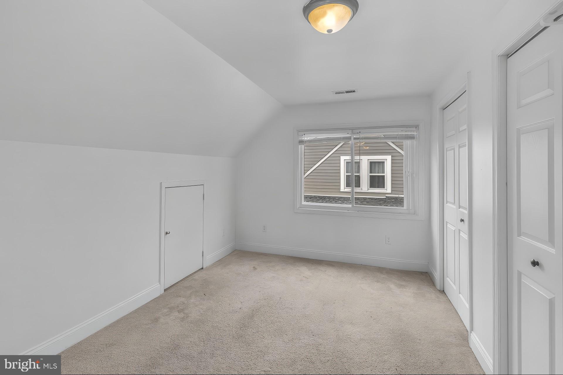 COLONIAL HOUSING - Residential