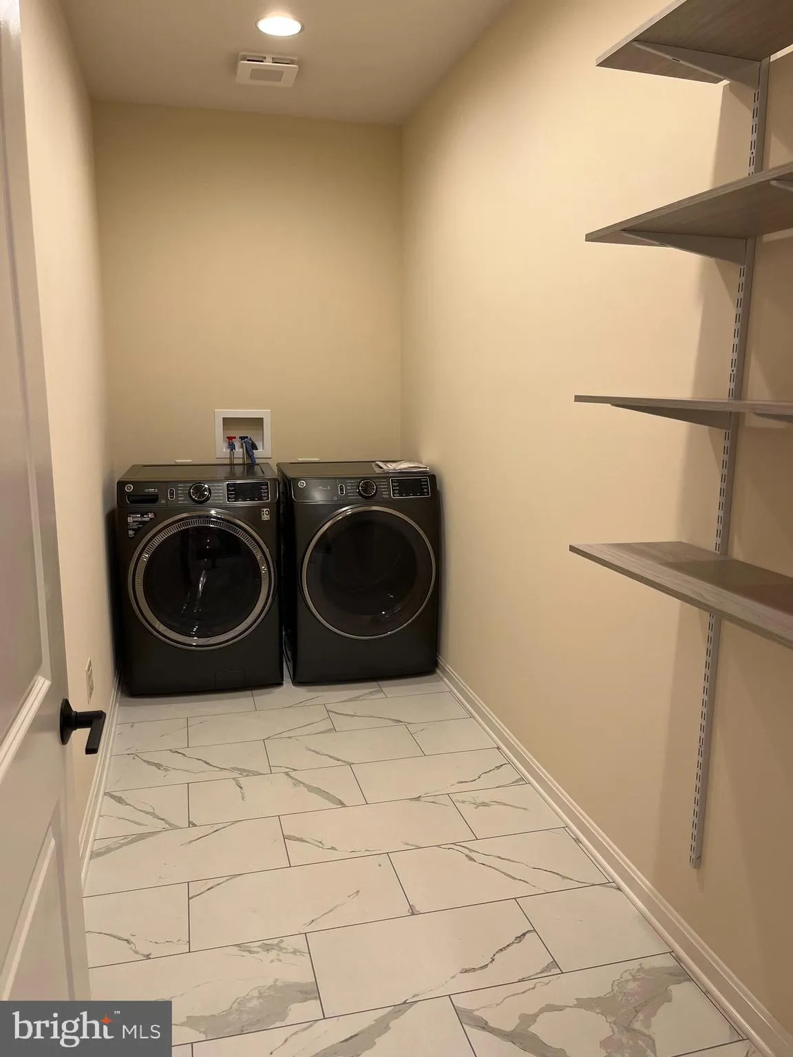 Hagerstown, Maryland 21742, United States, 2 Bedrooms Bedrooms, ,2 BathroomsBathrooms,Residential,Pending,181412