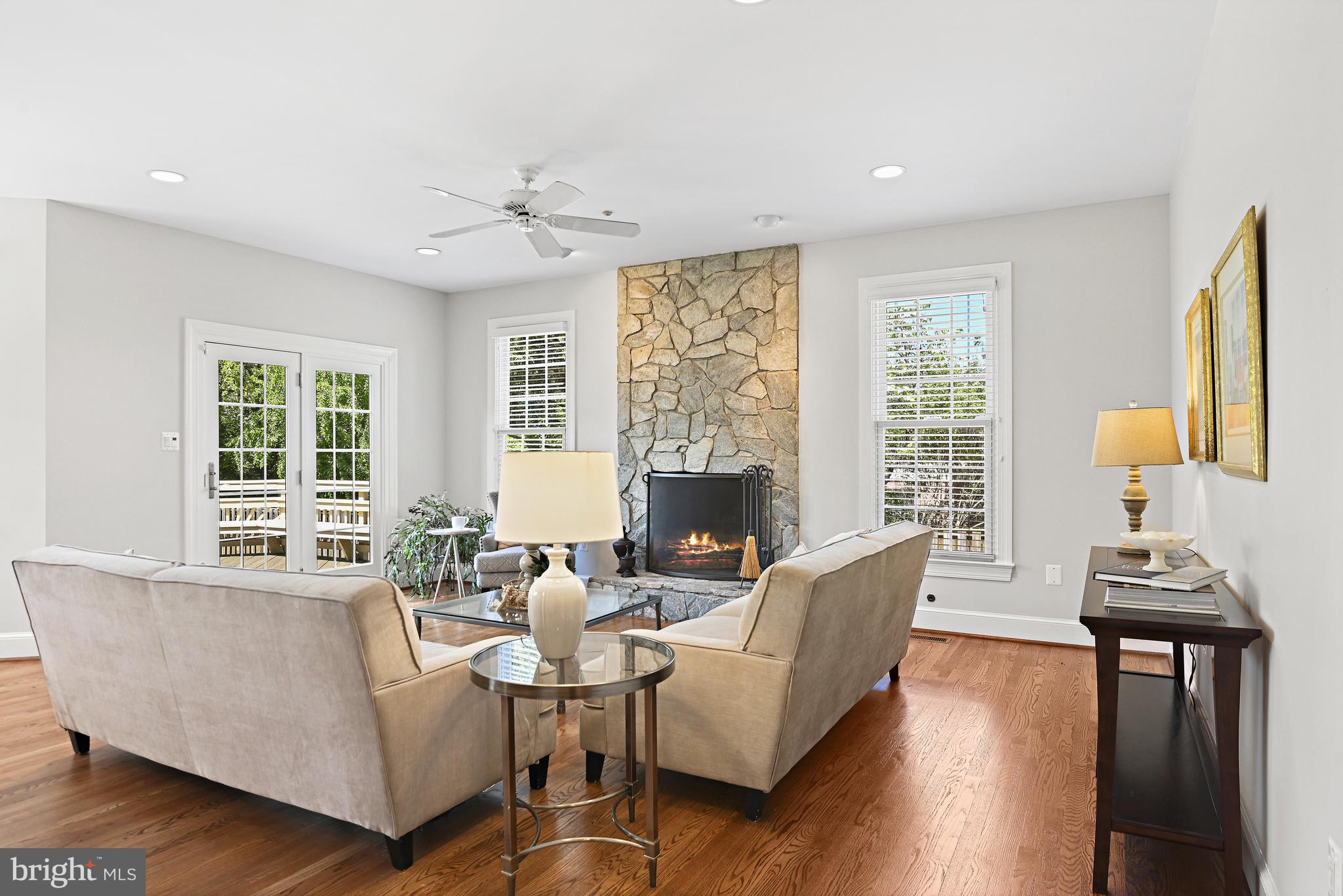 ESQUIRE HICKS - Residential