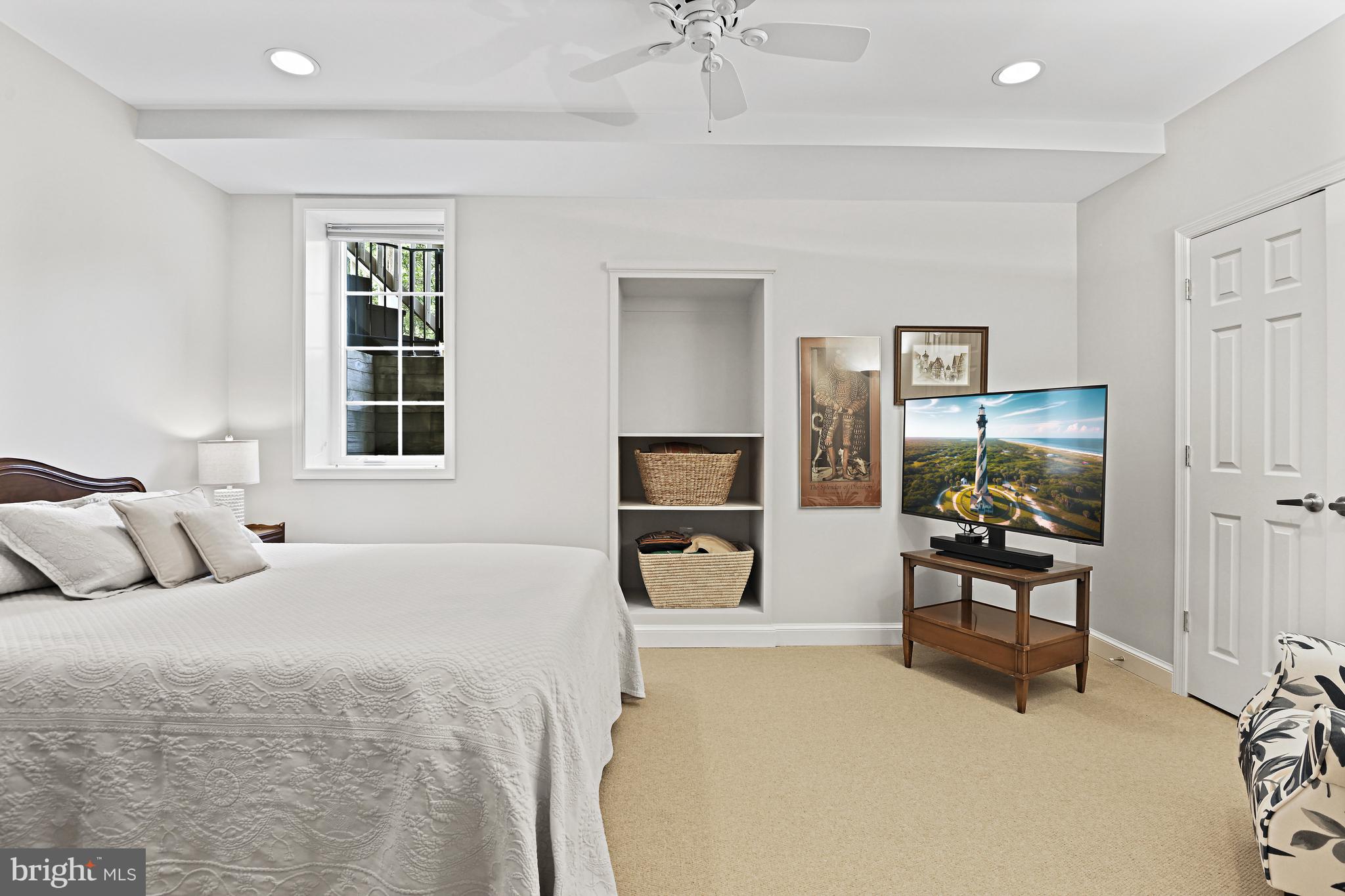 ESQUIRE HICKS - Residential