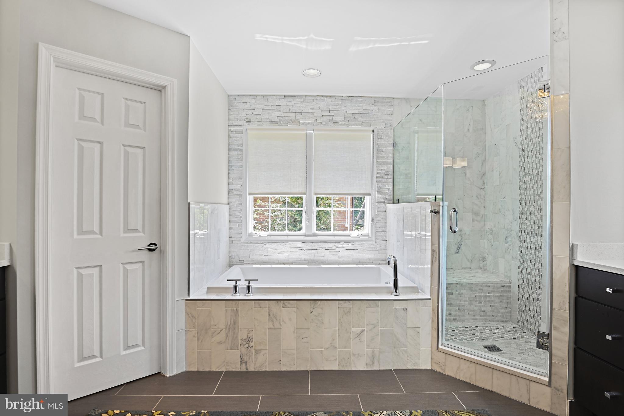 ESQUIRE HICKS - Residential