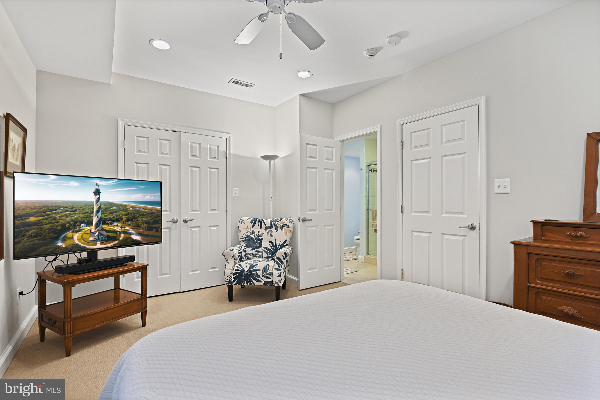 ESQUIRE HICKS - Residential