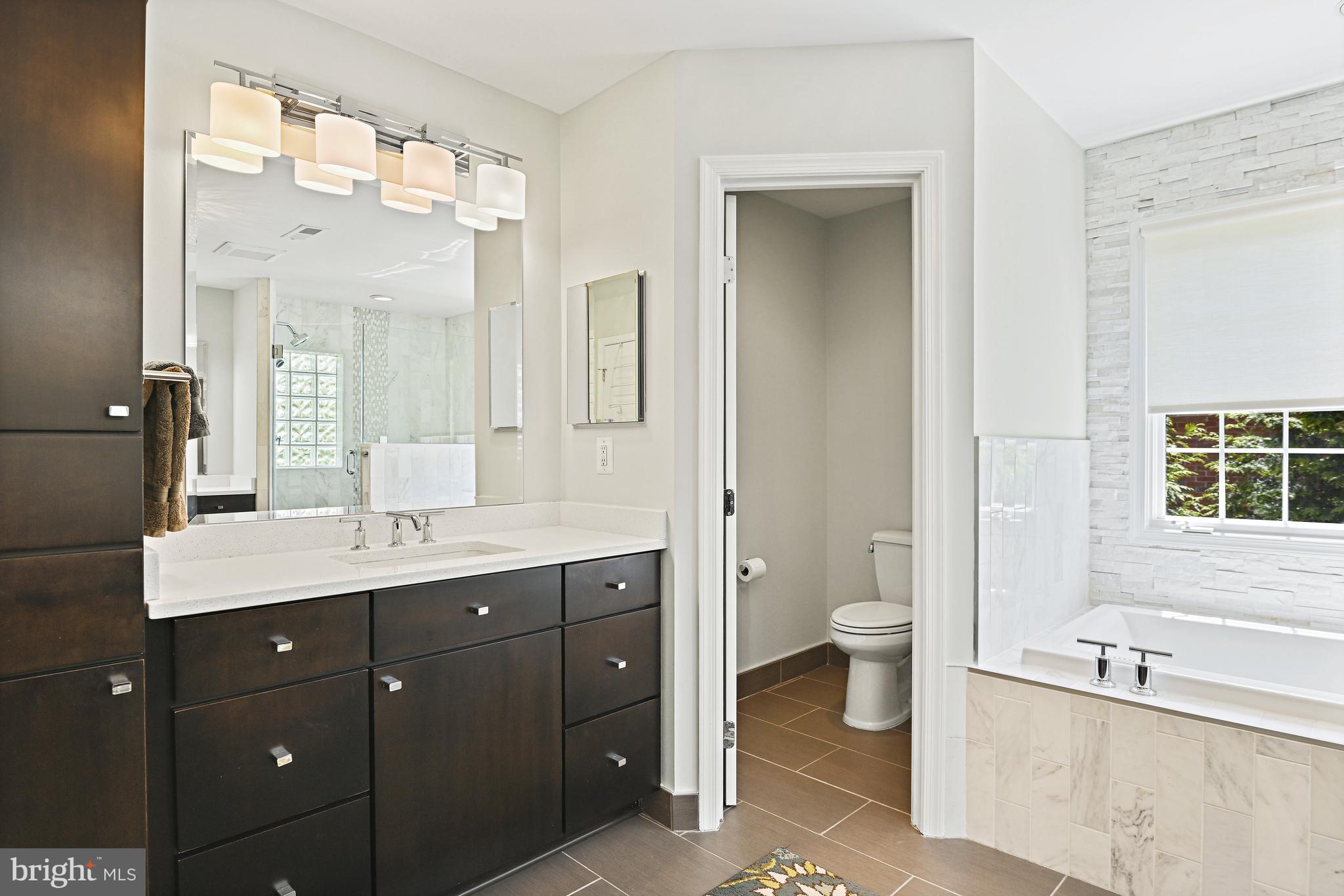 ESQUIRE HICKS - Residential