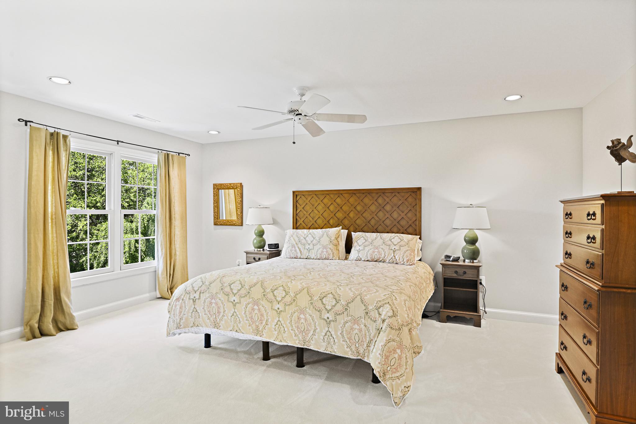 ESQUIRE HICKS - Residential