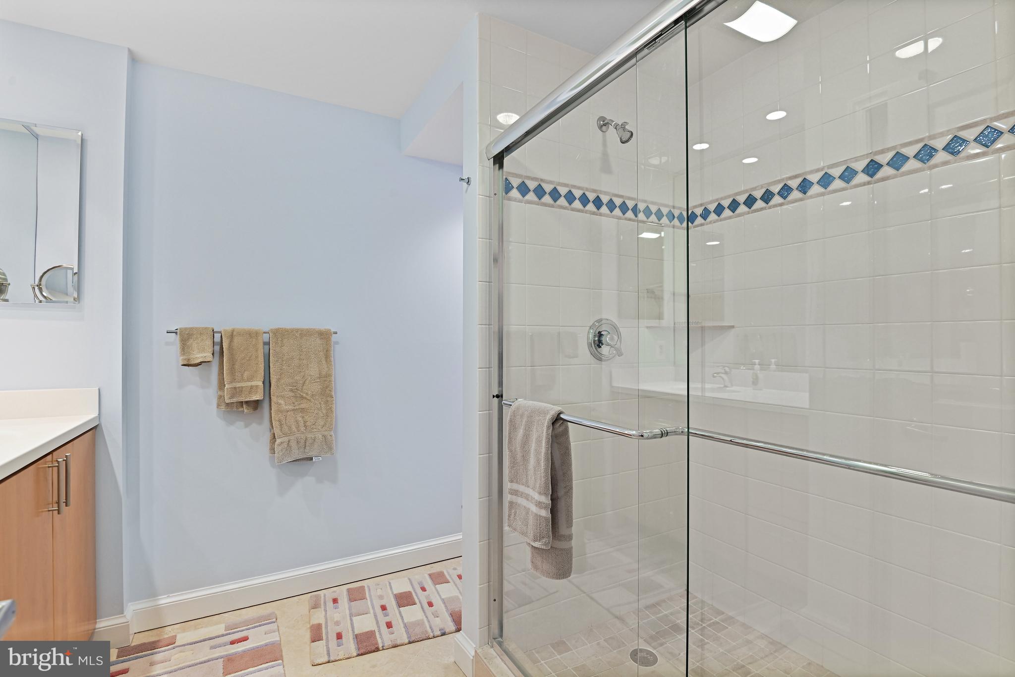 ESQUIRE HICKS - Residential