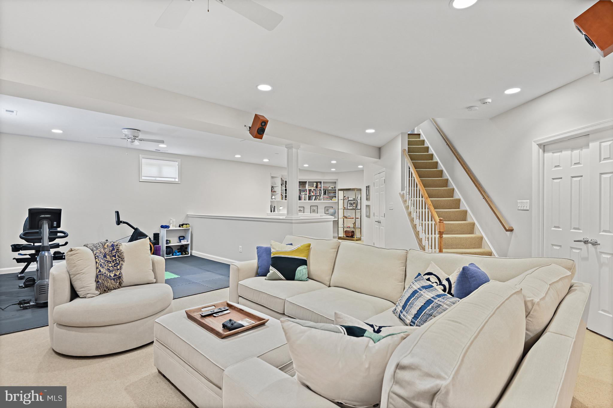 ESQUIRE HICKS - Residential