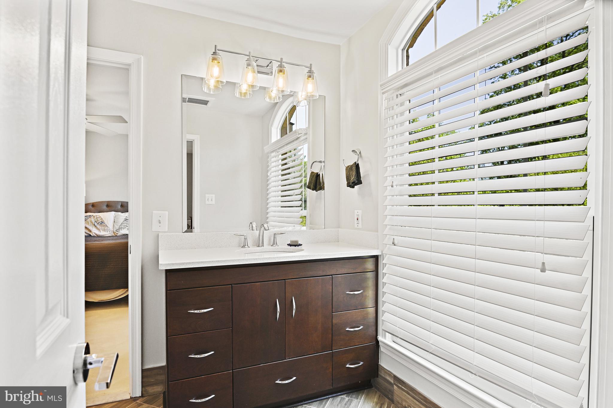 ESQUIRE HICKS - Residential