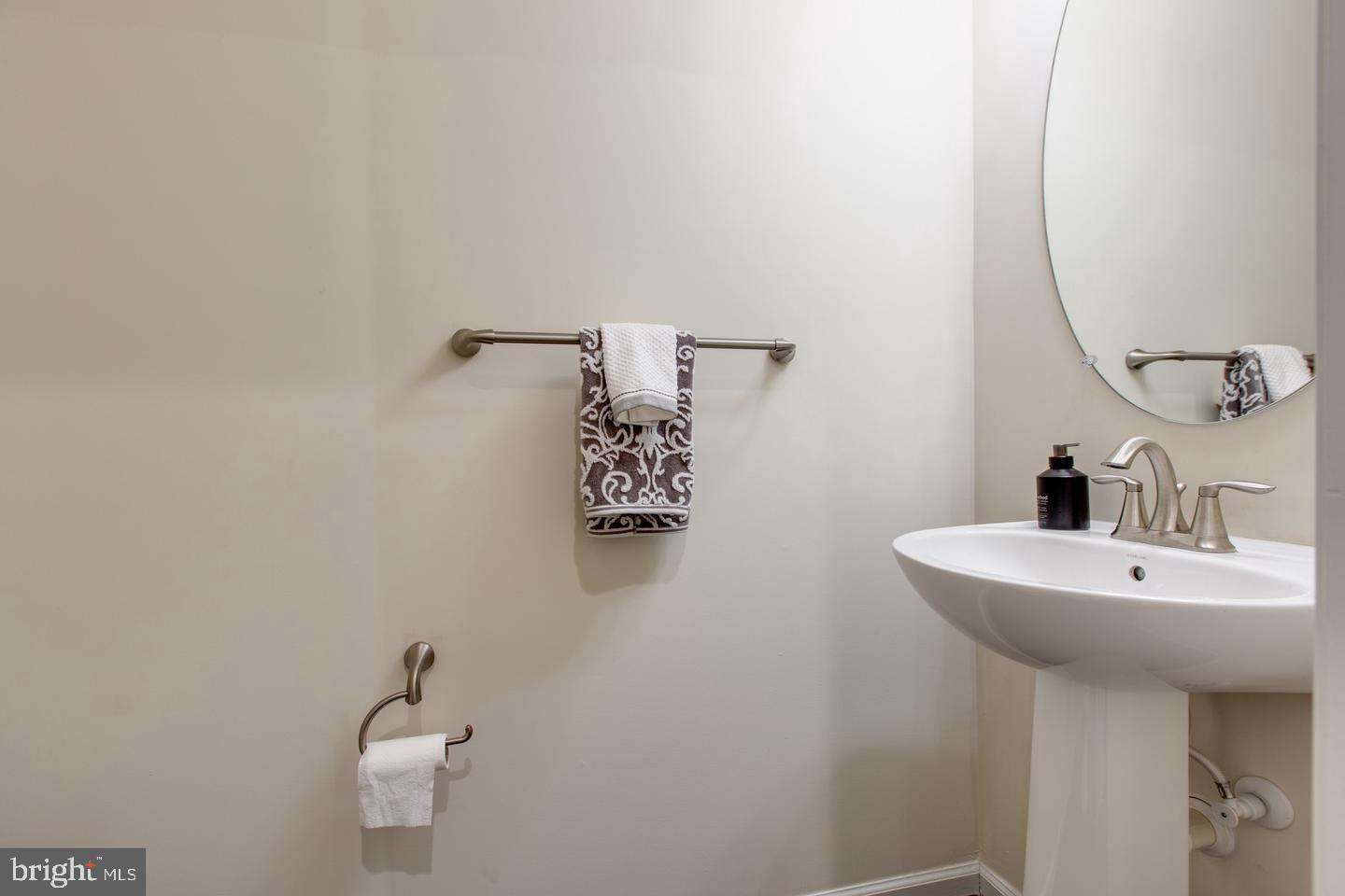 OXFORD SQUARE - Residential Lease