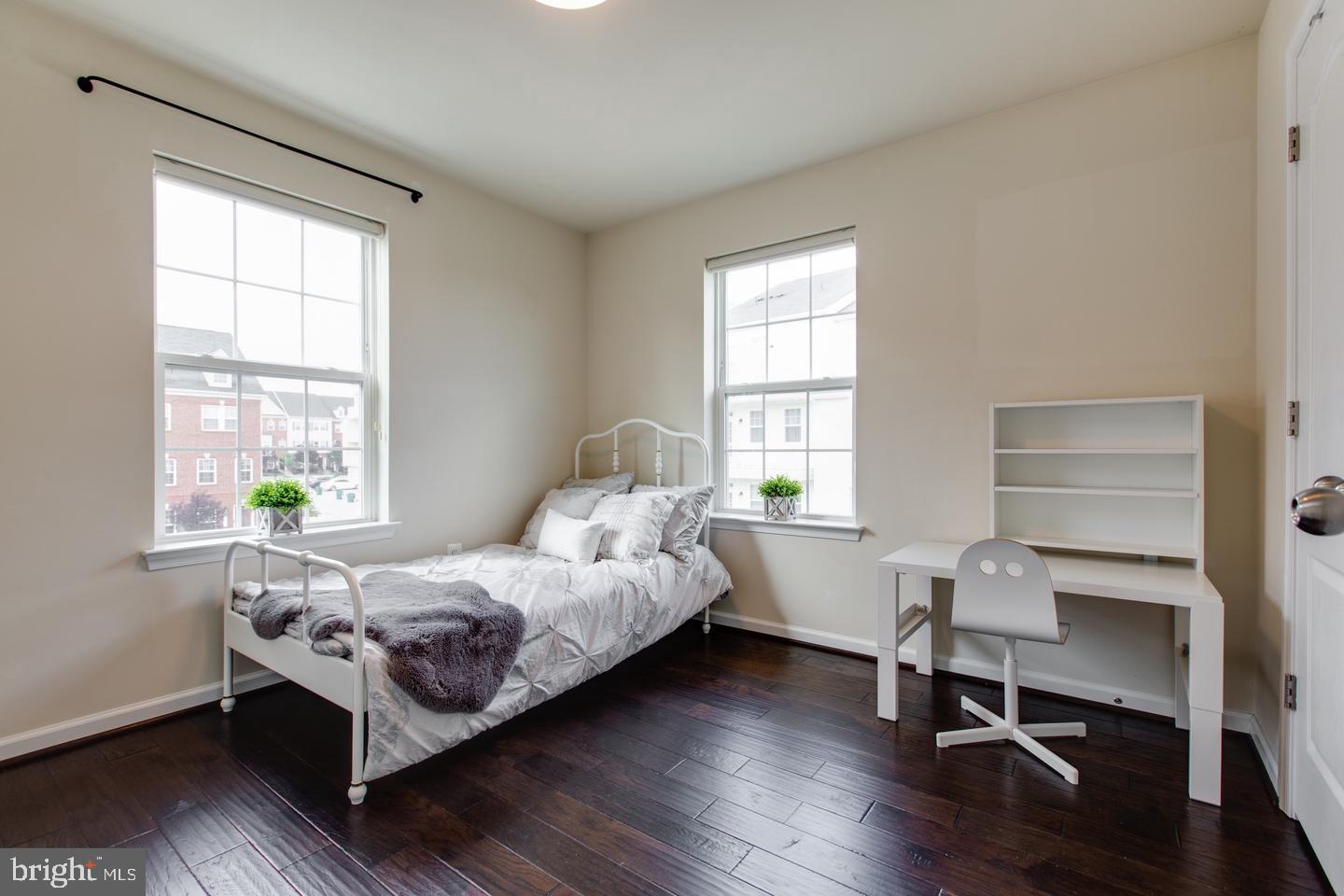 OXFORD SQUARE - Residential Lease