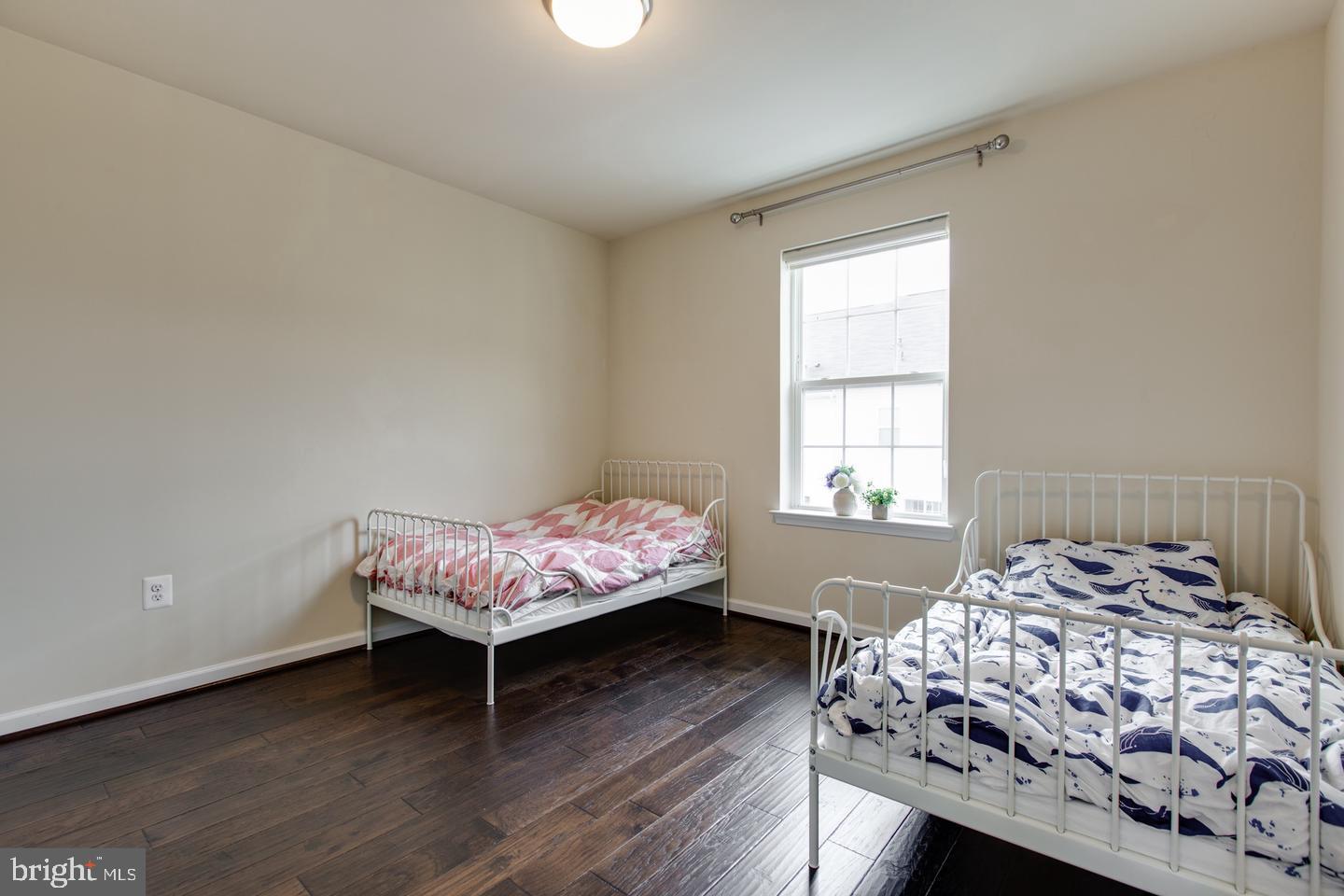 OXFORD SQUARE - Residential Lease