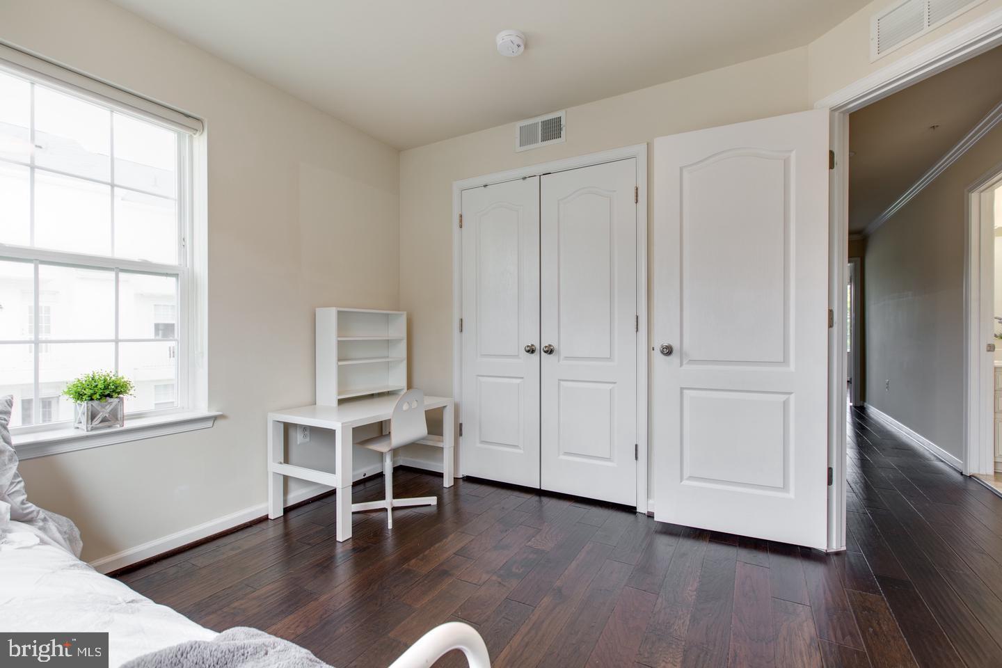 OXFORD SQUARE - Residential Lease