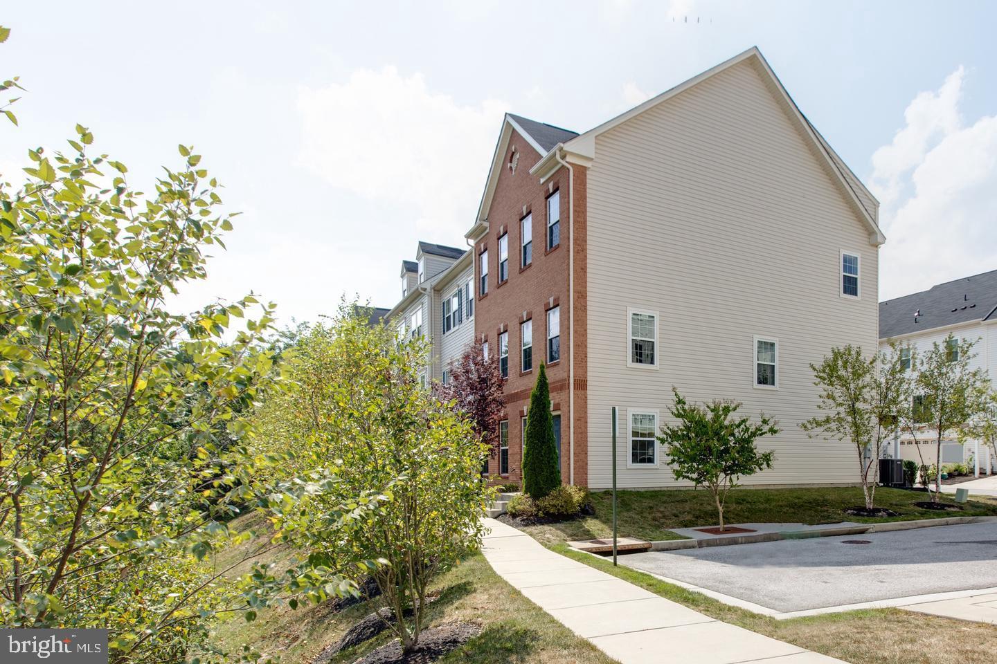 OXFORD SQUARE - Residential Lease