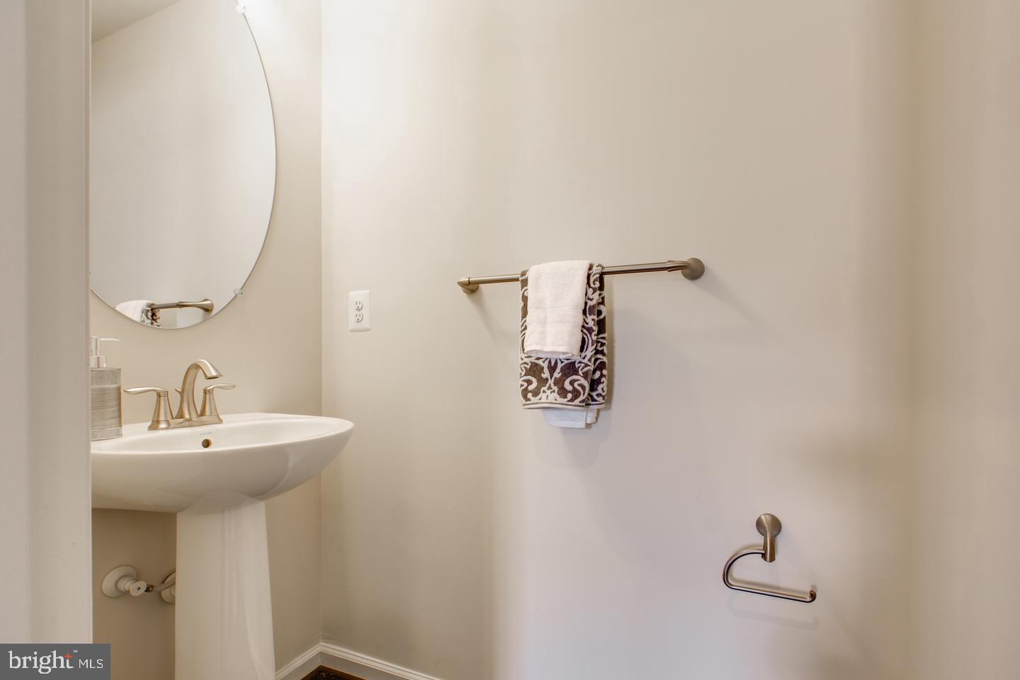 OXFORD SQUARE - Residential Lease