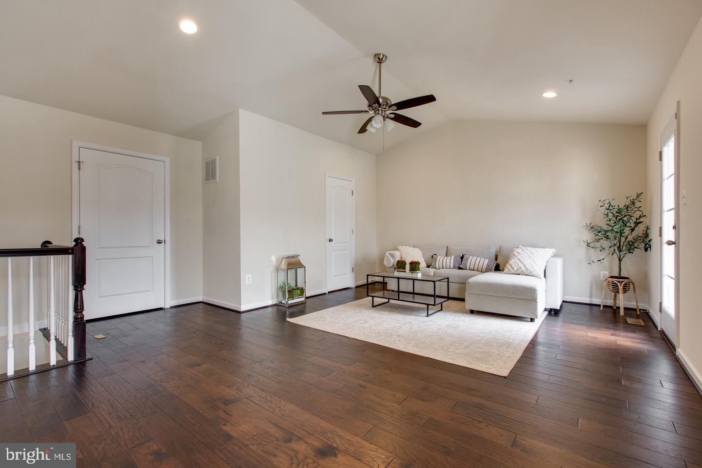 OXFORD SQUARE - Residential Lease