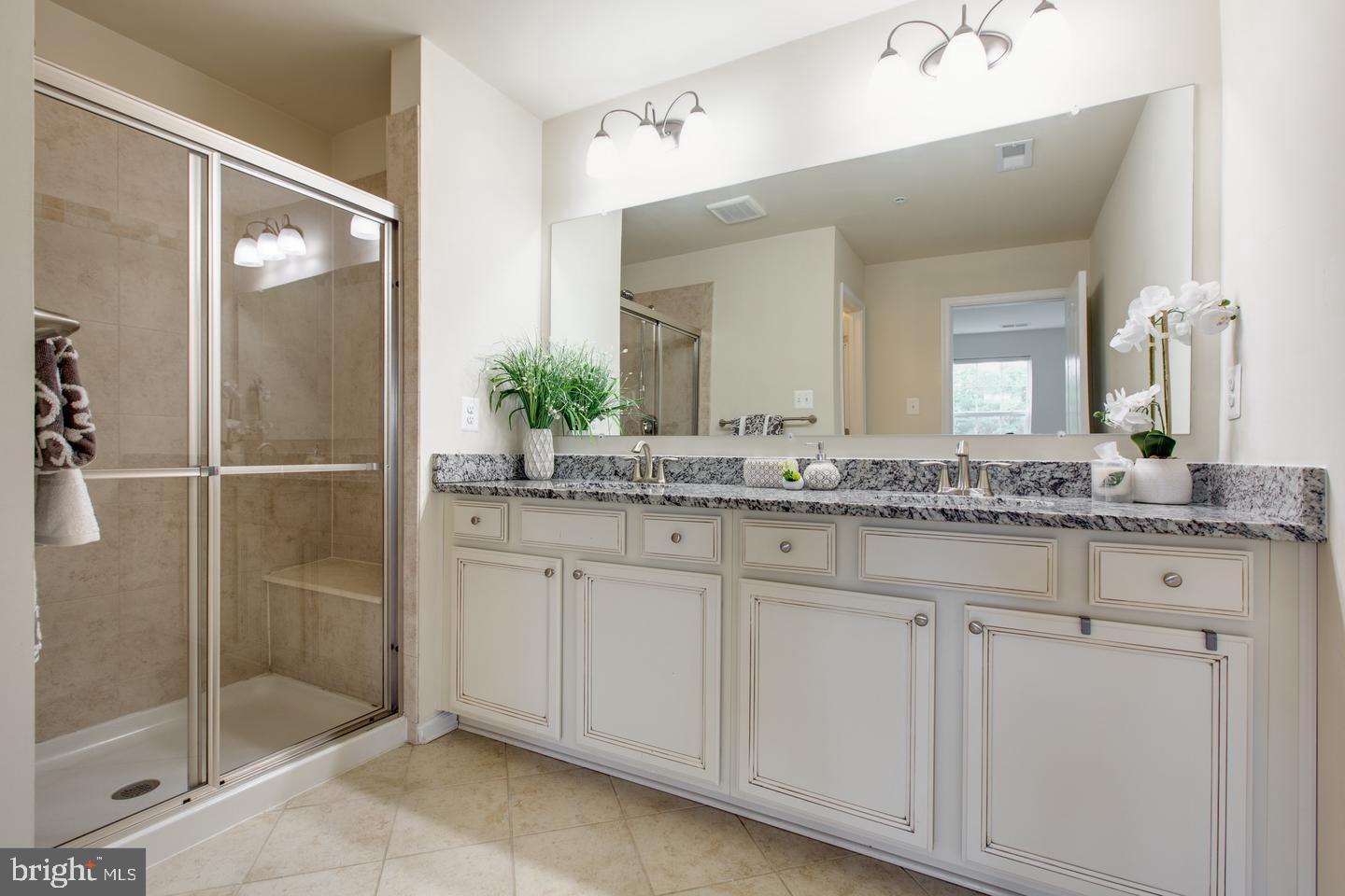 OXFORD SQUARE - Residential Lease