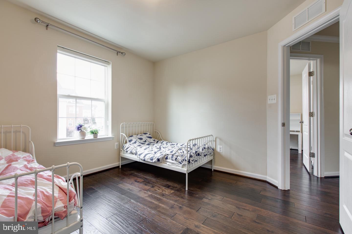 OXFORD SQUARE - Residential Lease