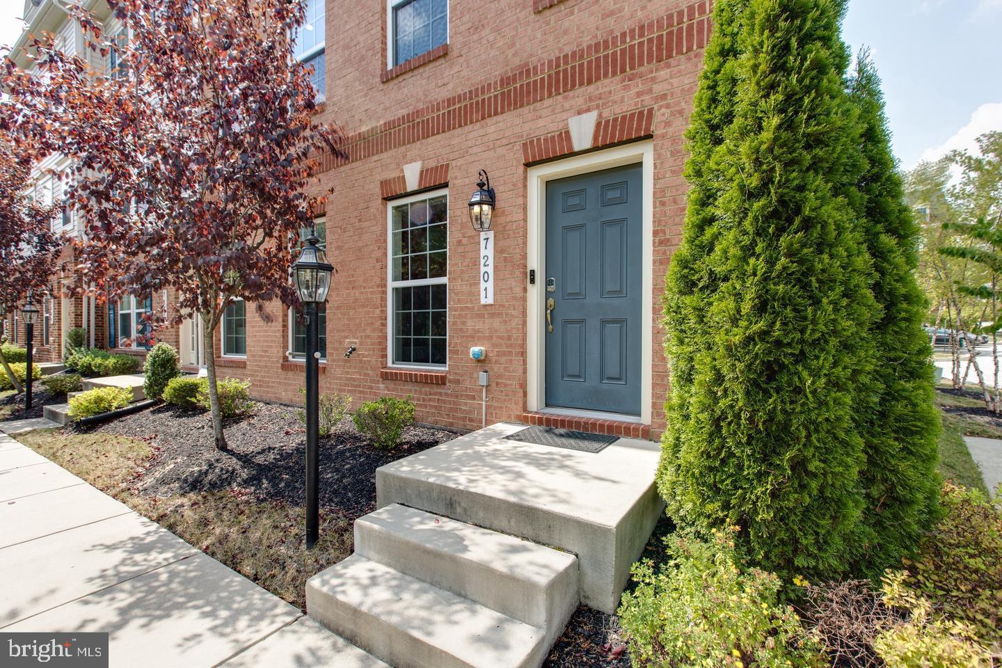 OXFORD SQUARE - Residential Lease