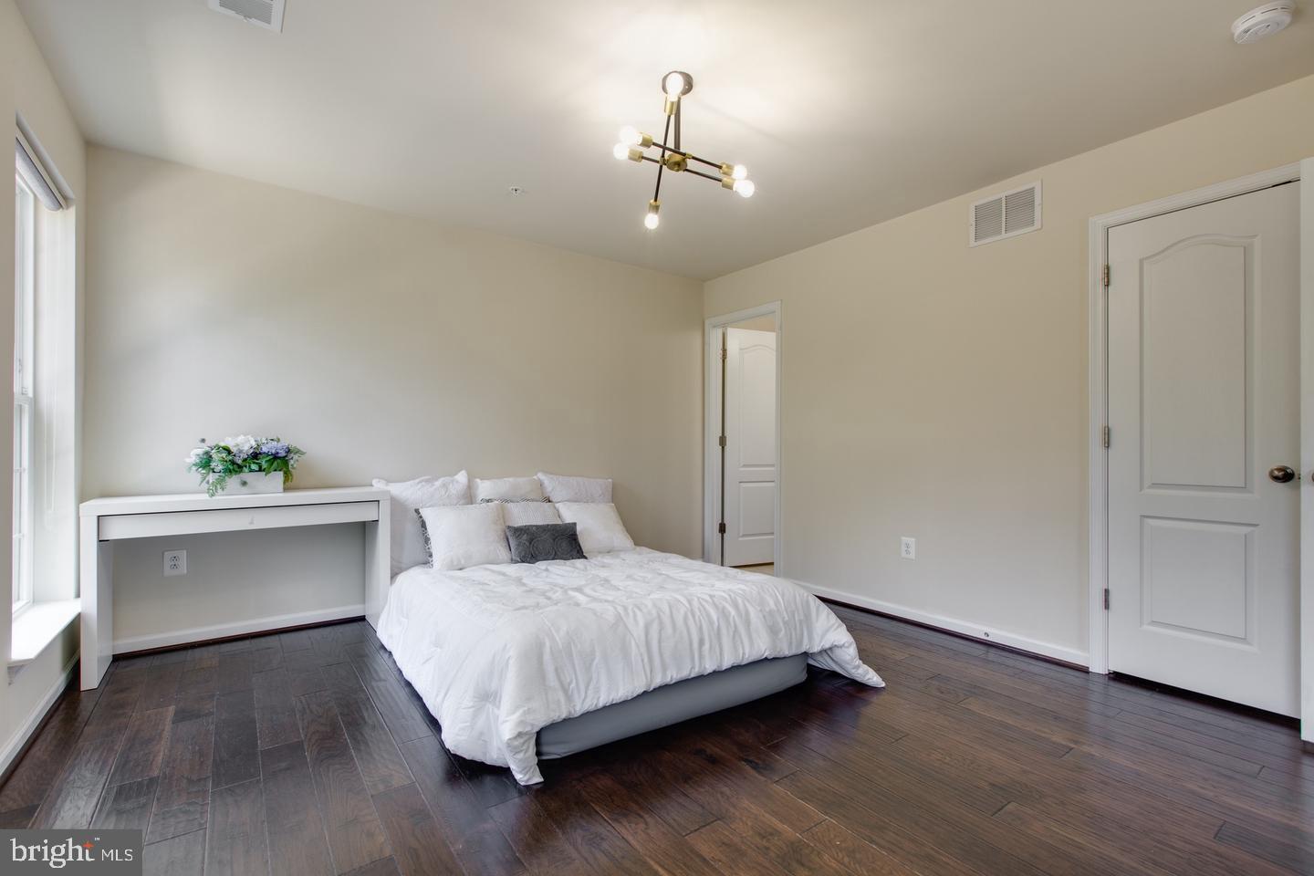 OXFORD SQUARE - Residential Lease