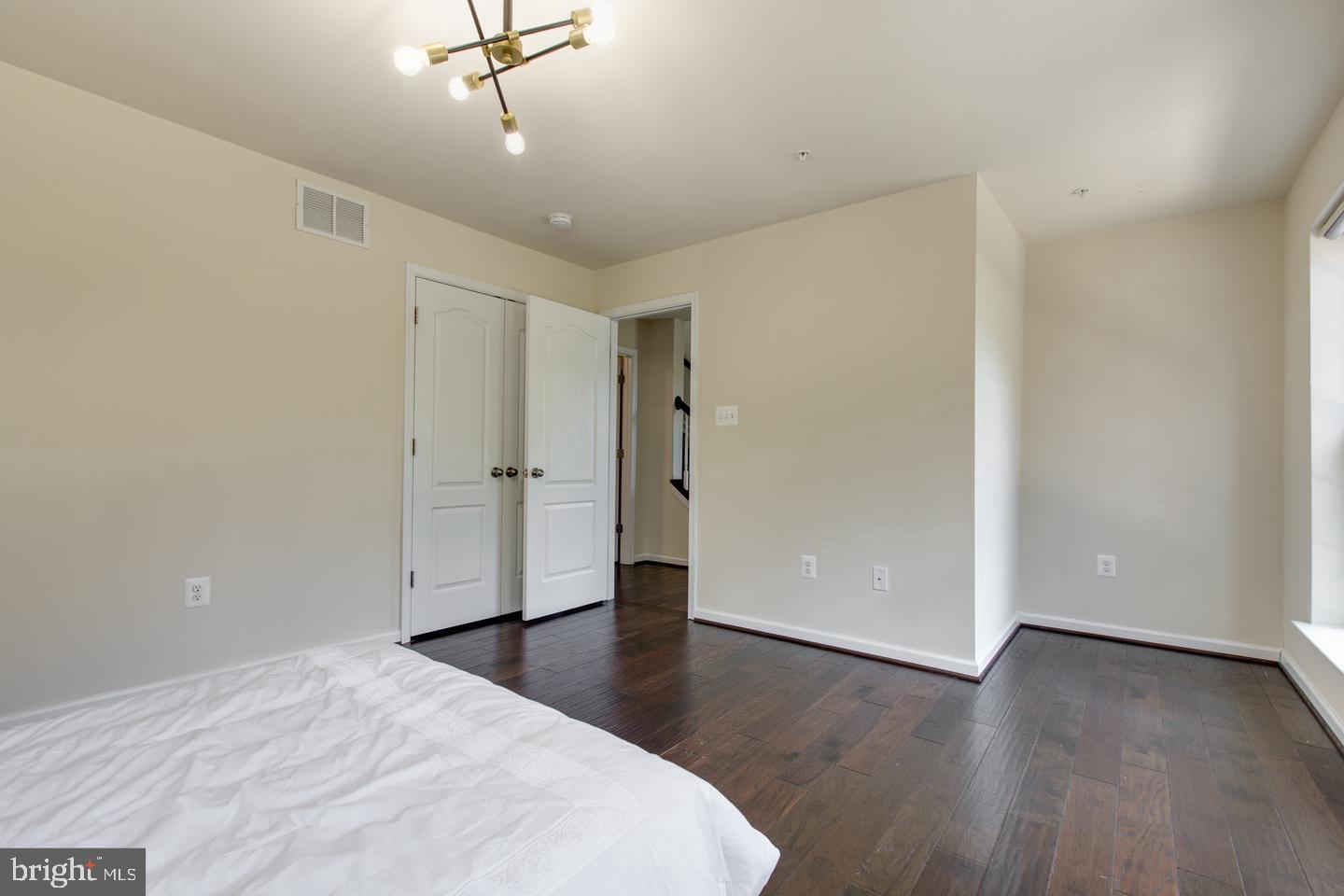 OXFORD SQUARE - Residential Lease