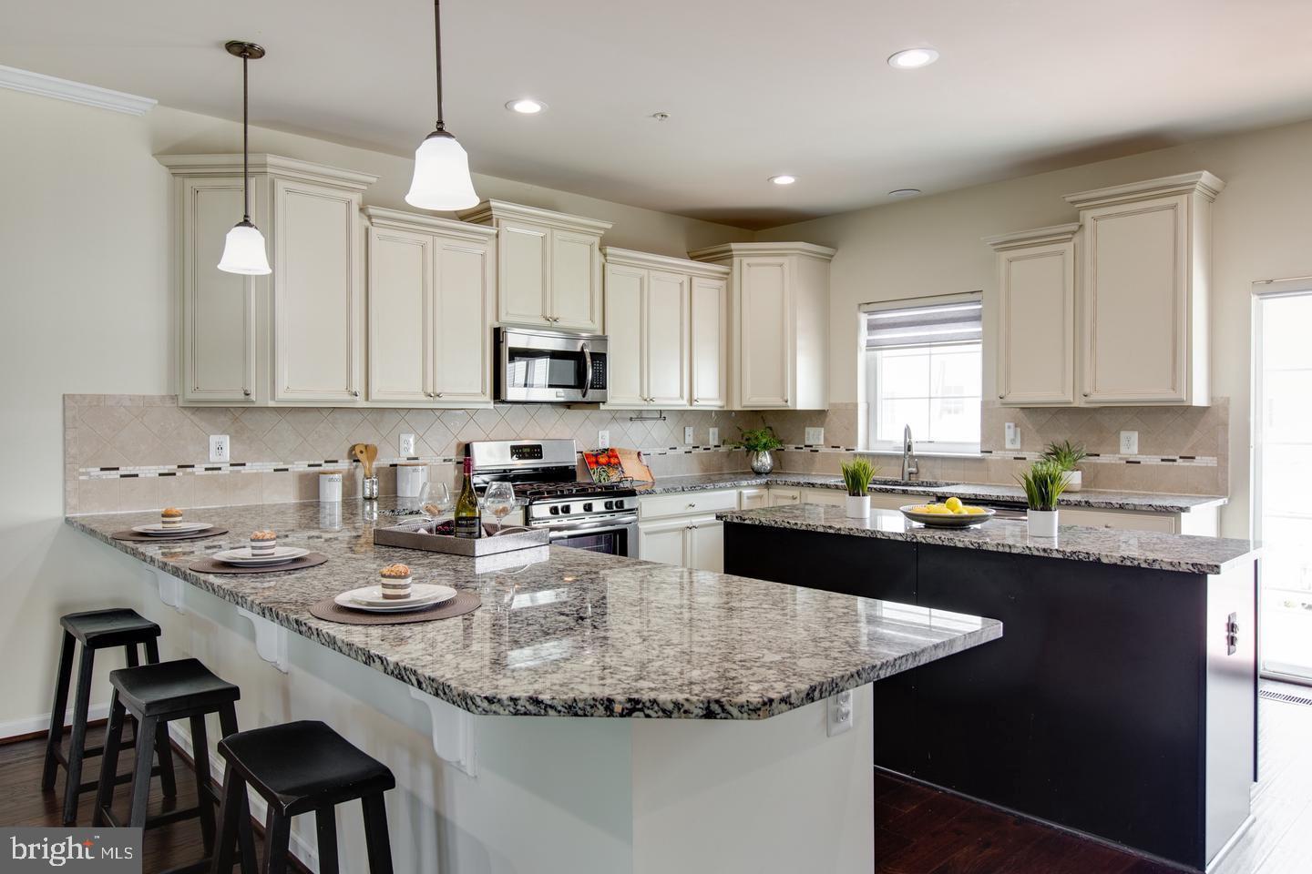 OXFORD SQUARE - Residential Lease