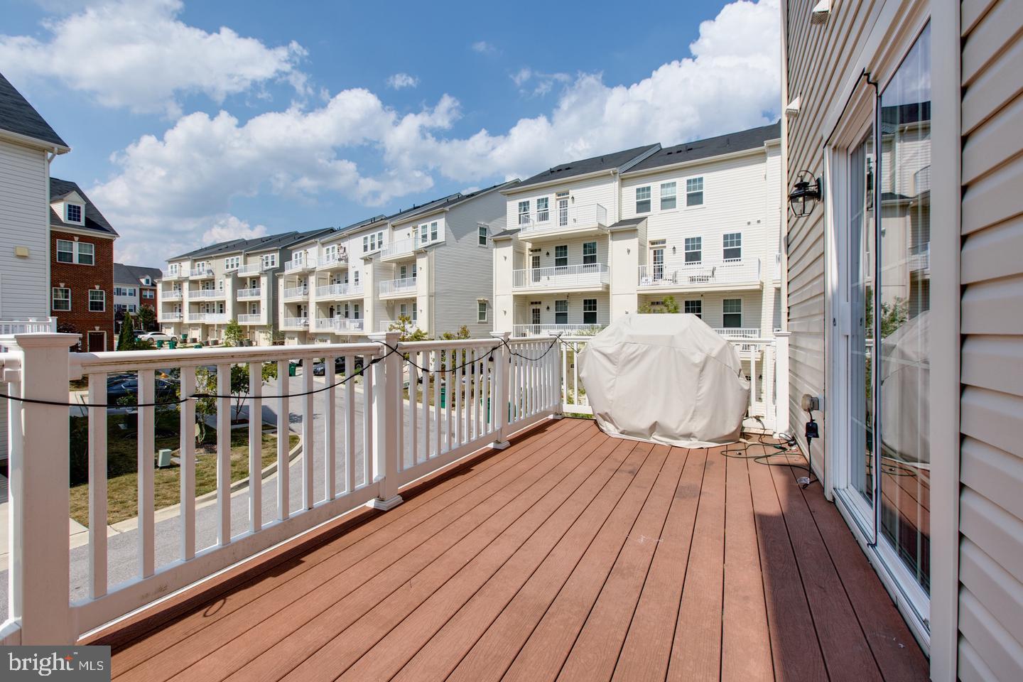 OXFORD SQUARE - Residential Lease