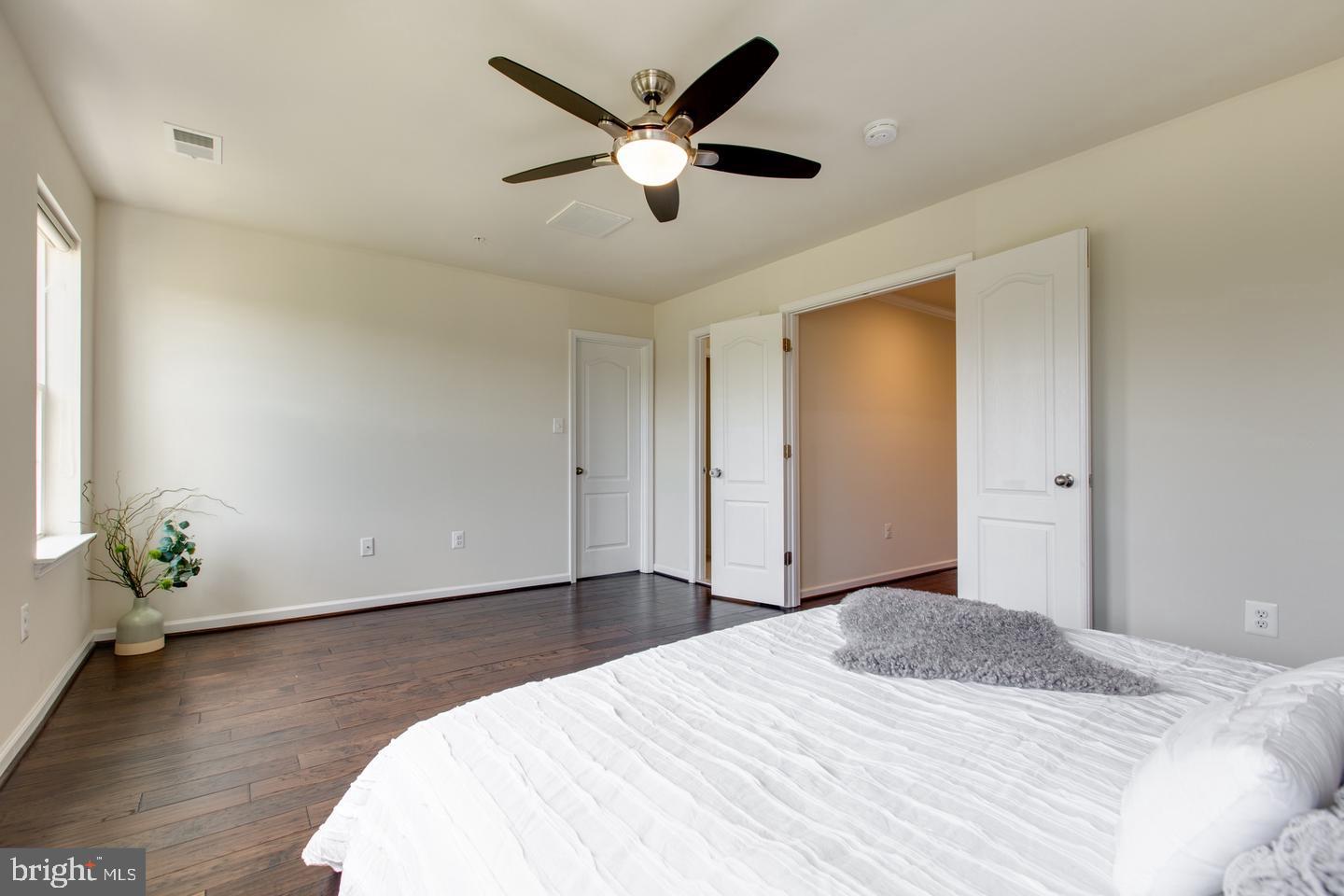 OXFORD SQUARE - Residential Lease