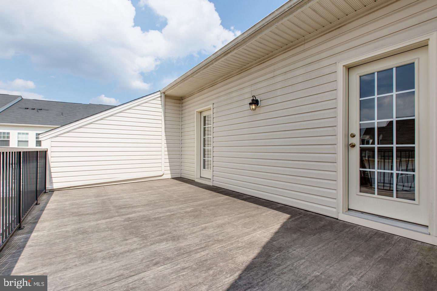 OXFORD SQUARE - Residential Lease