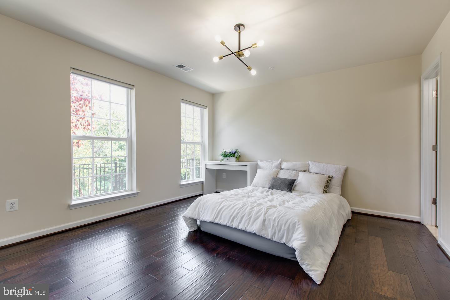 OXFORD SQUARE - Residential Lease