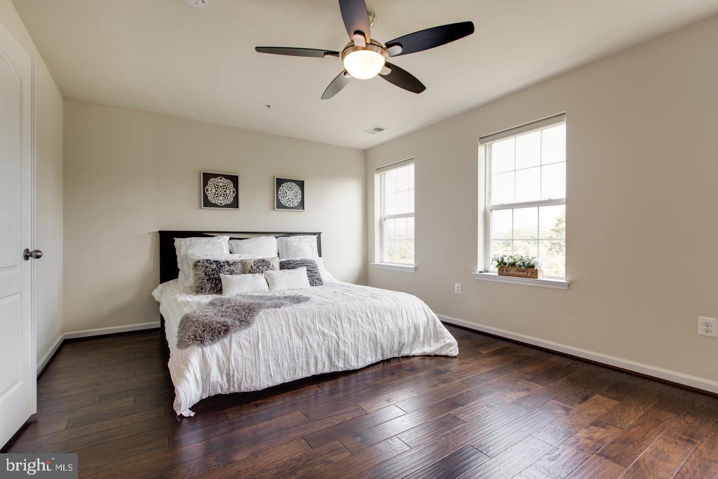 OXFORD SQUARE - Residential Lease