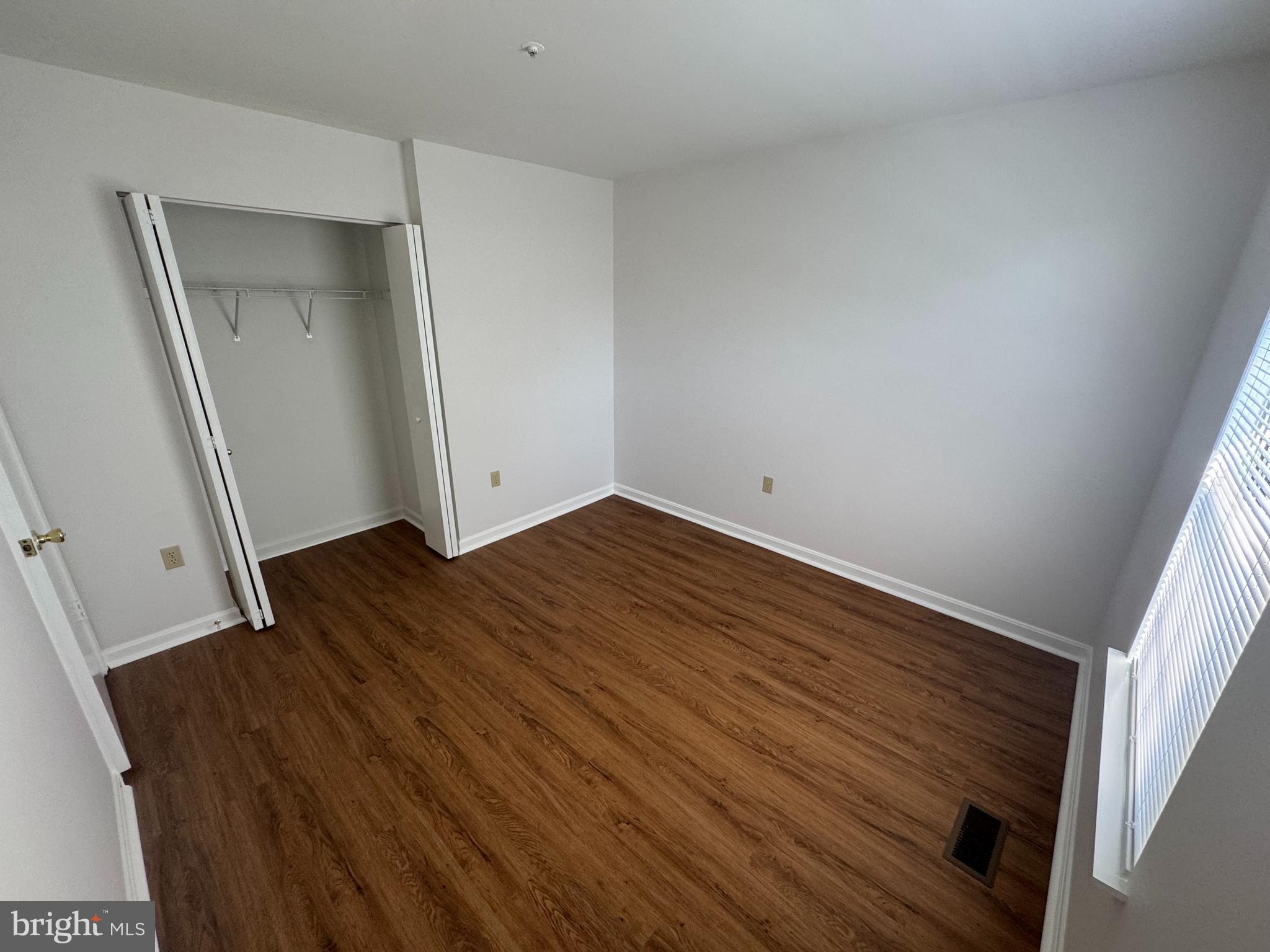 ROBIN MEADOWS - Residential Lease