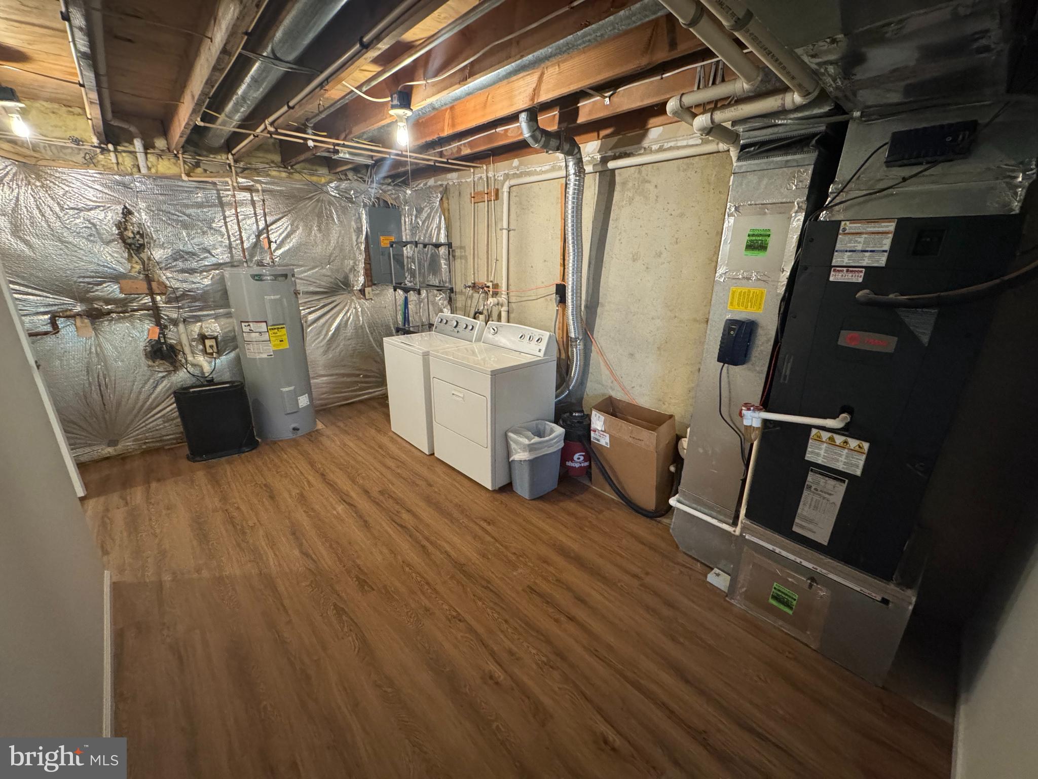 ROBIN MEADOWS - Residential Lease