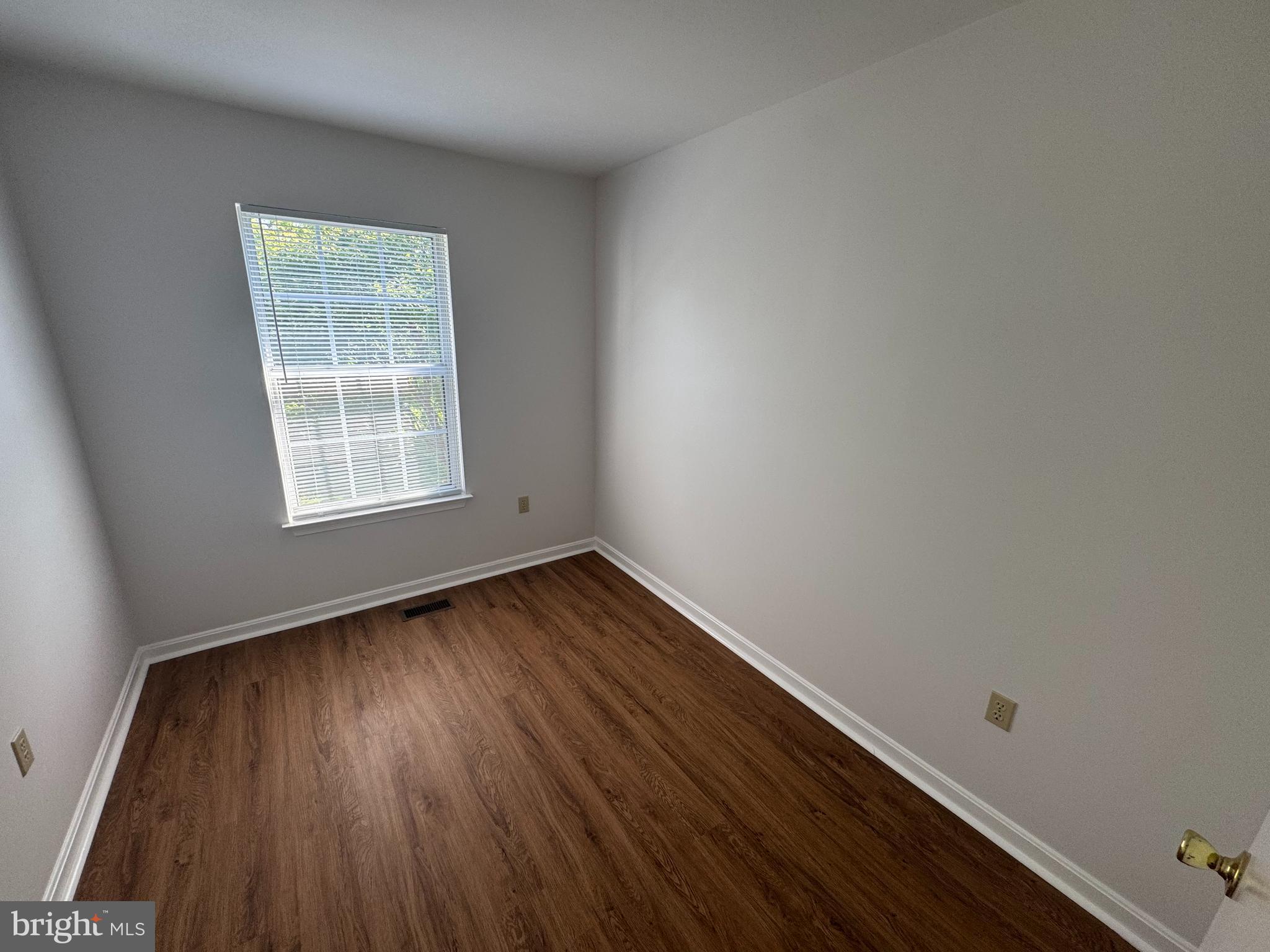 ROBIN MEADOWS - Residential Lease