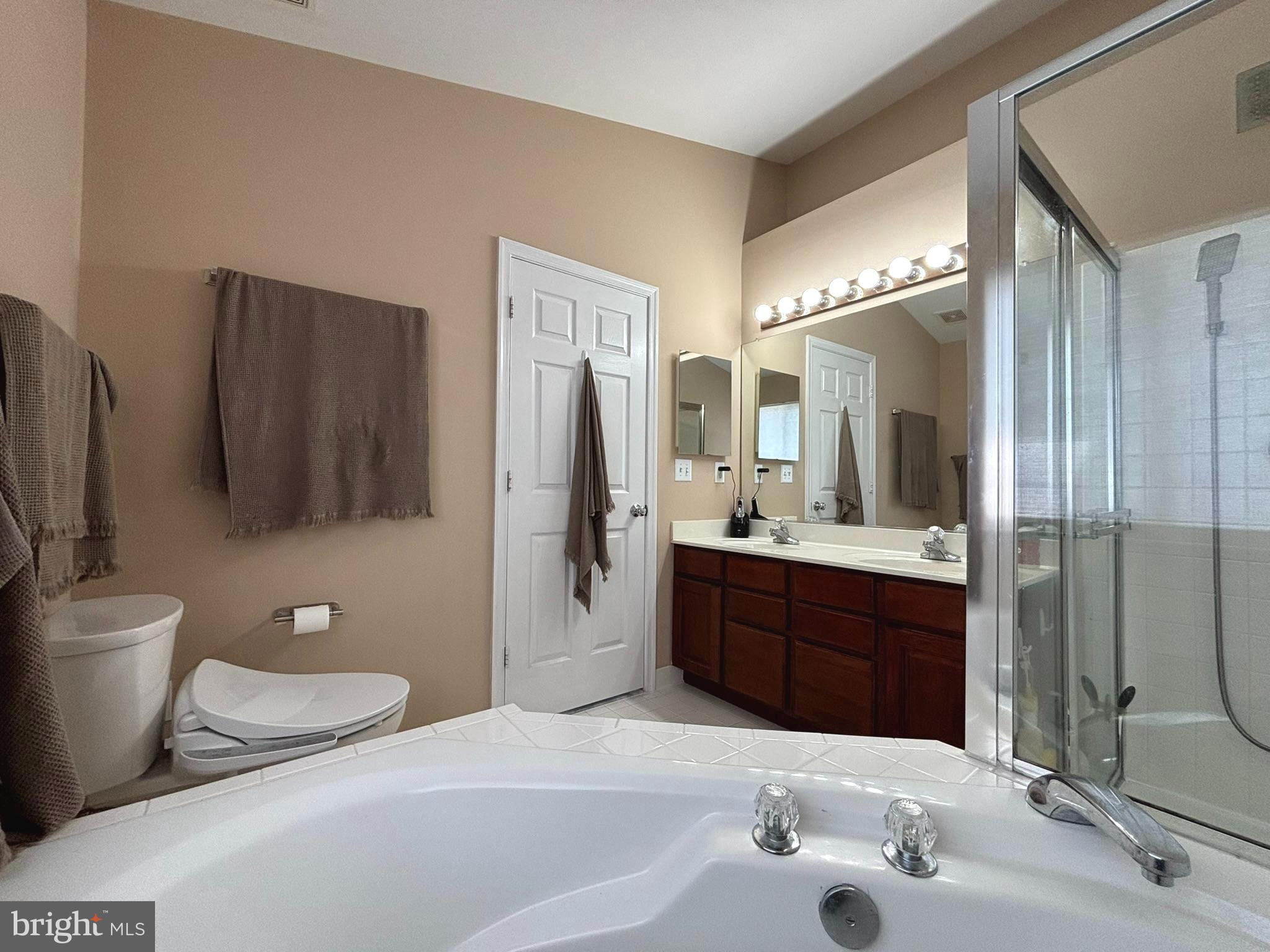 ISLAND CREEK - Residential Lease