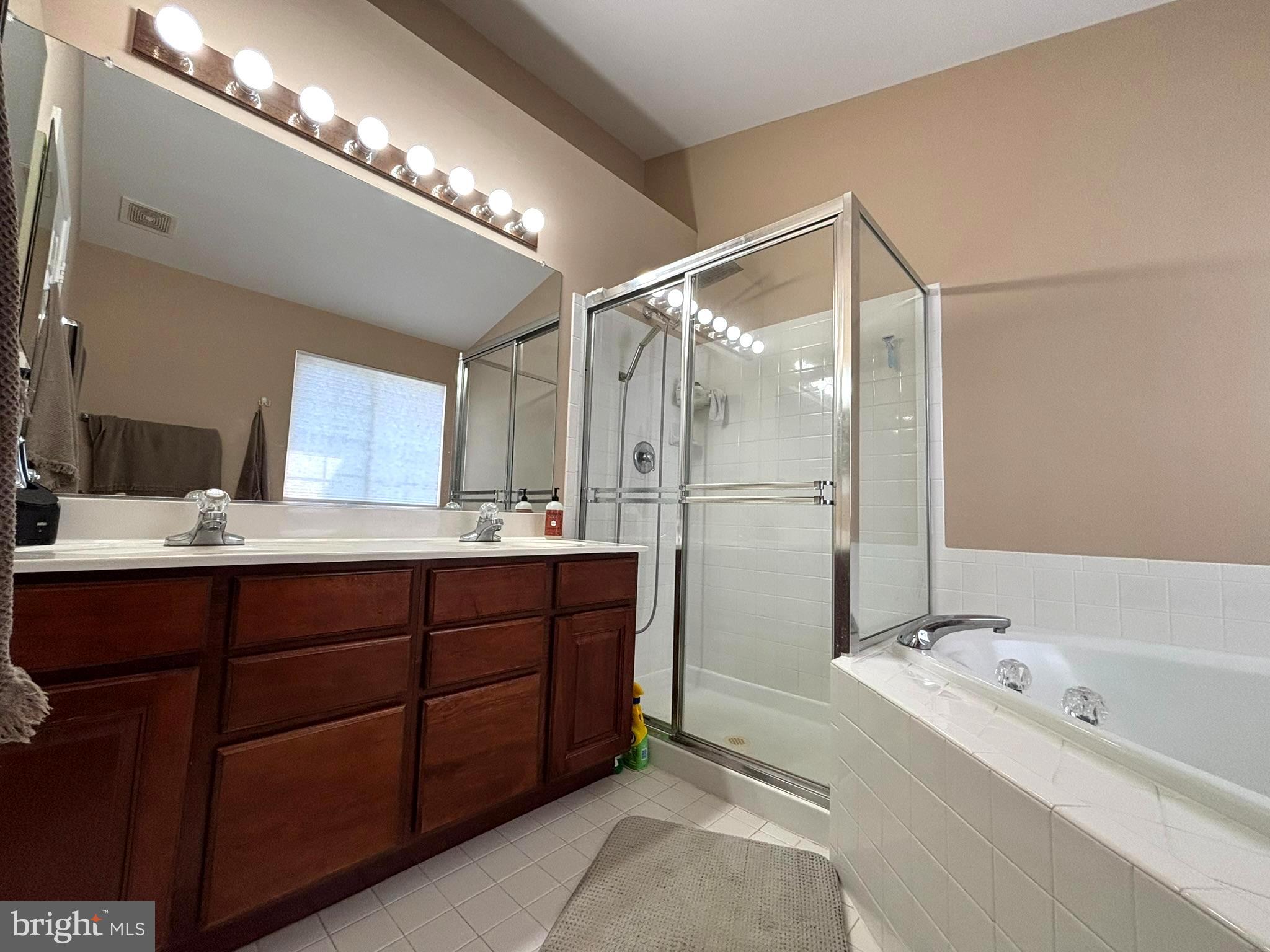 ISLAND CREEK - Residential Lease