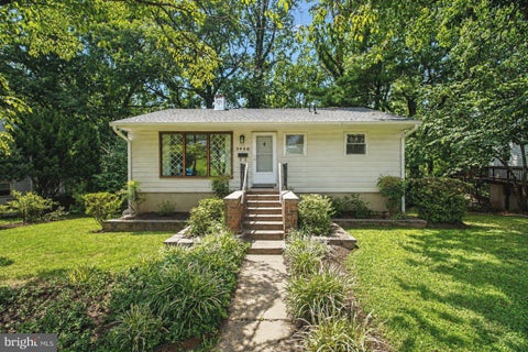 Photo of 3840 Pinewood Terrace, FALLS CHURCH, VA 22041 (MLS # VAFX2325526)
